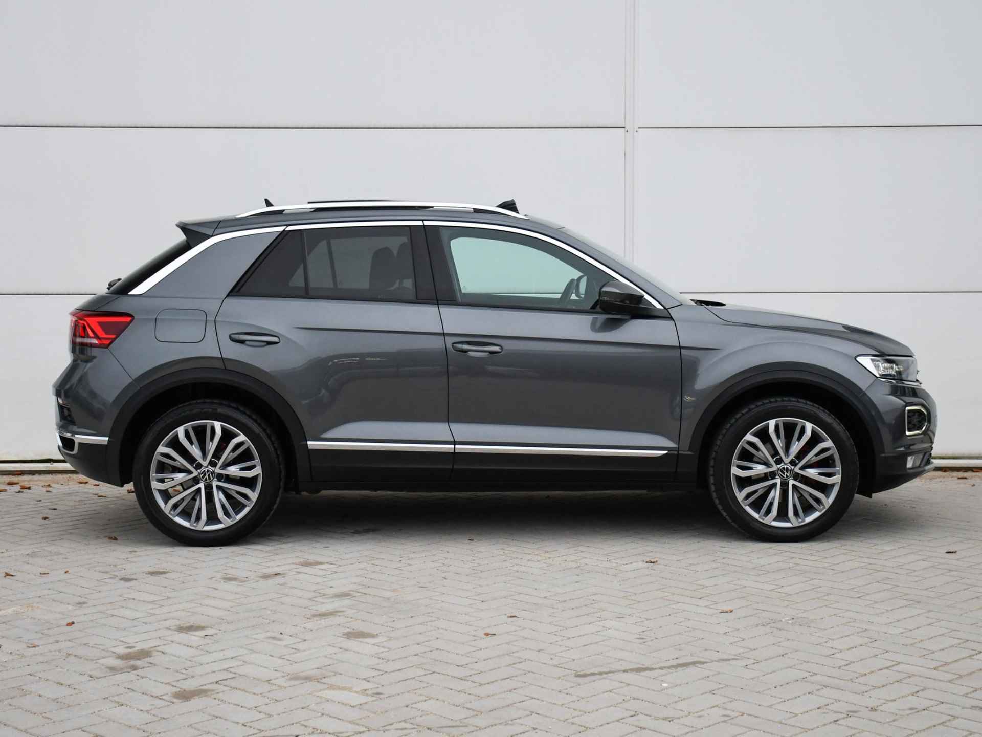 Volkswagen T-Roc Sport 1.5 TSI 150pk Automaat SCHUIF-DAK | DODE HOEK | 18''LM | PDC + CAM. | LED | NAVI | DAB | APPLE-CARPLAY - 4/40