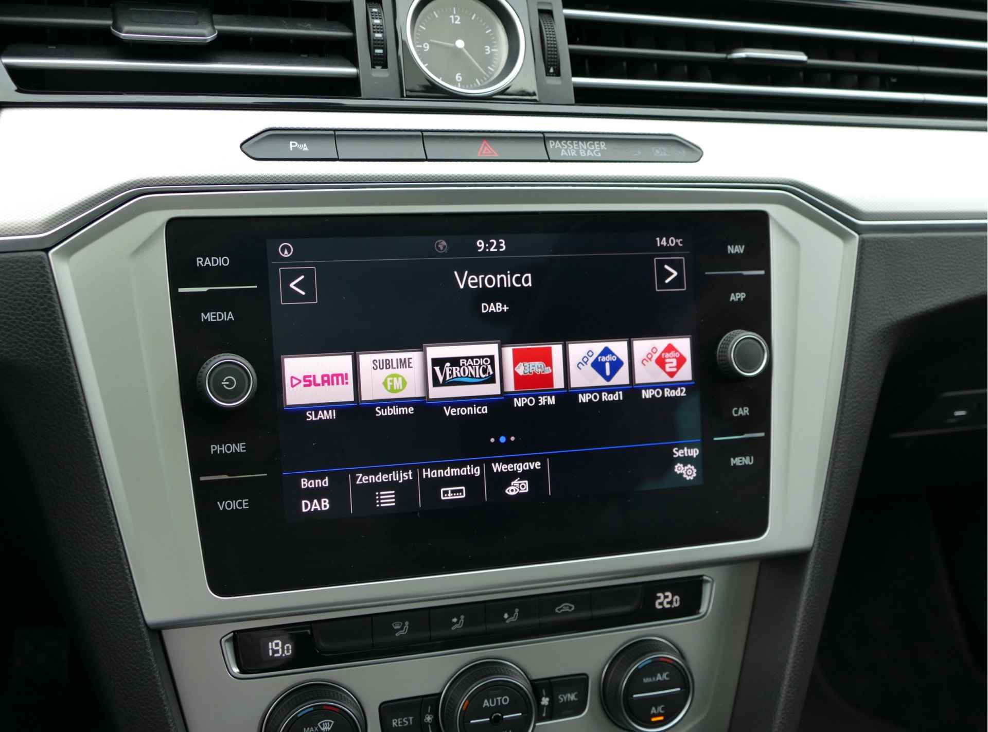 Volkswagen Passat Variant 1.4 TSI Comfortline AUTOMAAT | elektrisch panoramadak | Apple carplay/Android auto | - 22/57