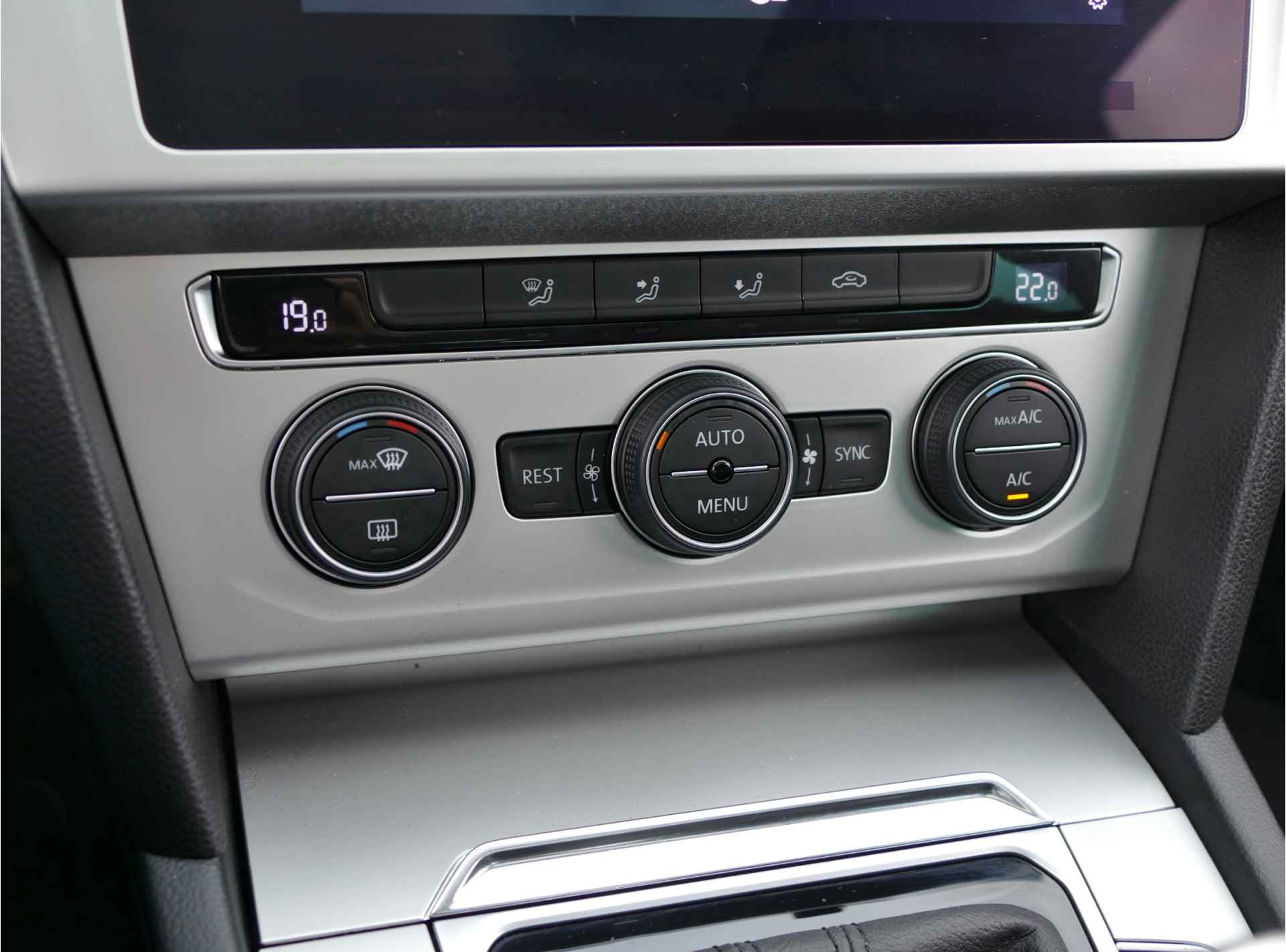 Volkswagen Passat Variant 1.4 TSI Comfortline AUTOMAAT | elektrisch panoramadak | Apple carplay/Android auto | - 28/57