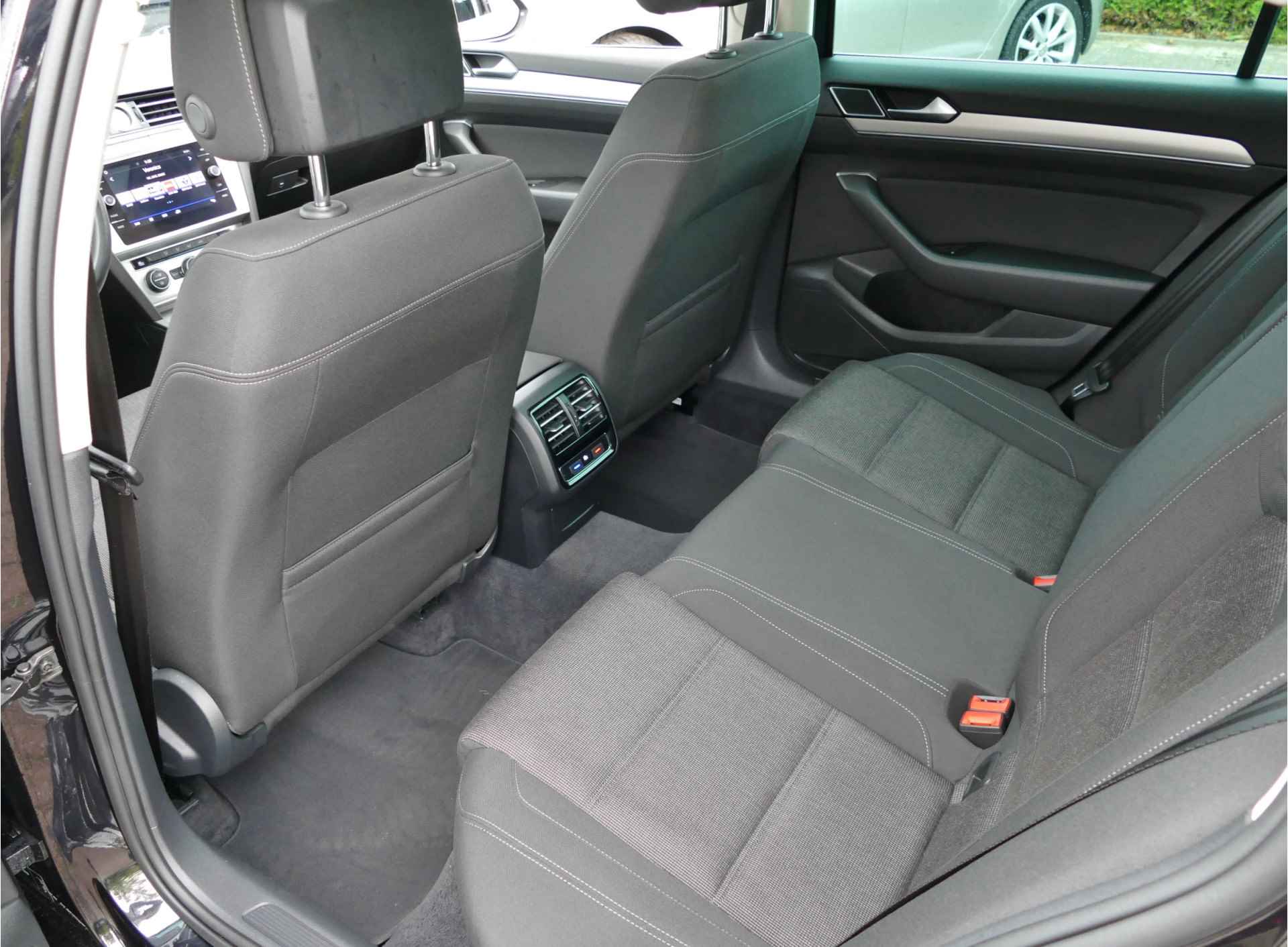 Volkswagen Passat Variant 1.4 TSI Comfortline AUTOMAAT | elektrisch panoramadak | Apple carplay/Android auto | - 36/57