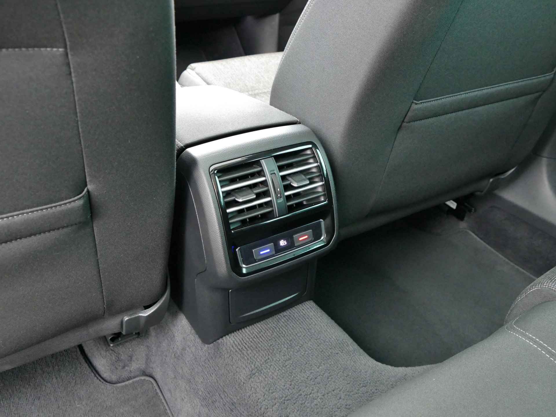 Volkswagen Passat Variant 1.4 TSI Comfortline AUTOMAAT | elektrisch panoramadak | Apple carplay/Android auto | - 37/57