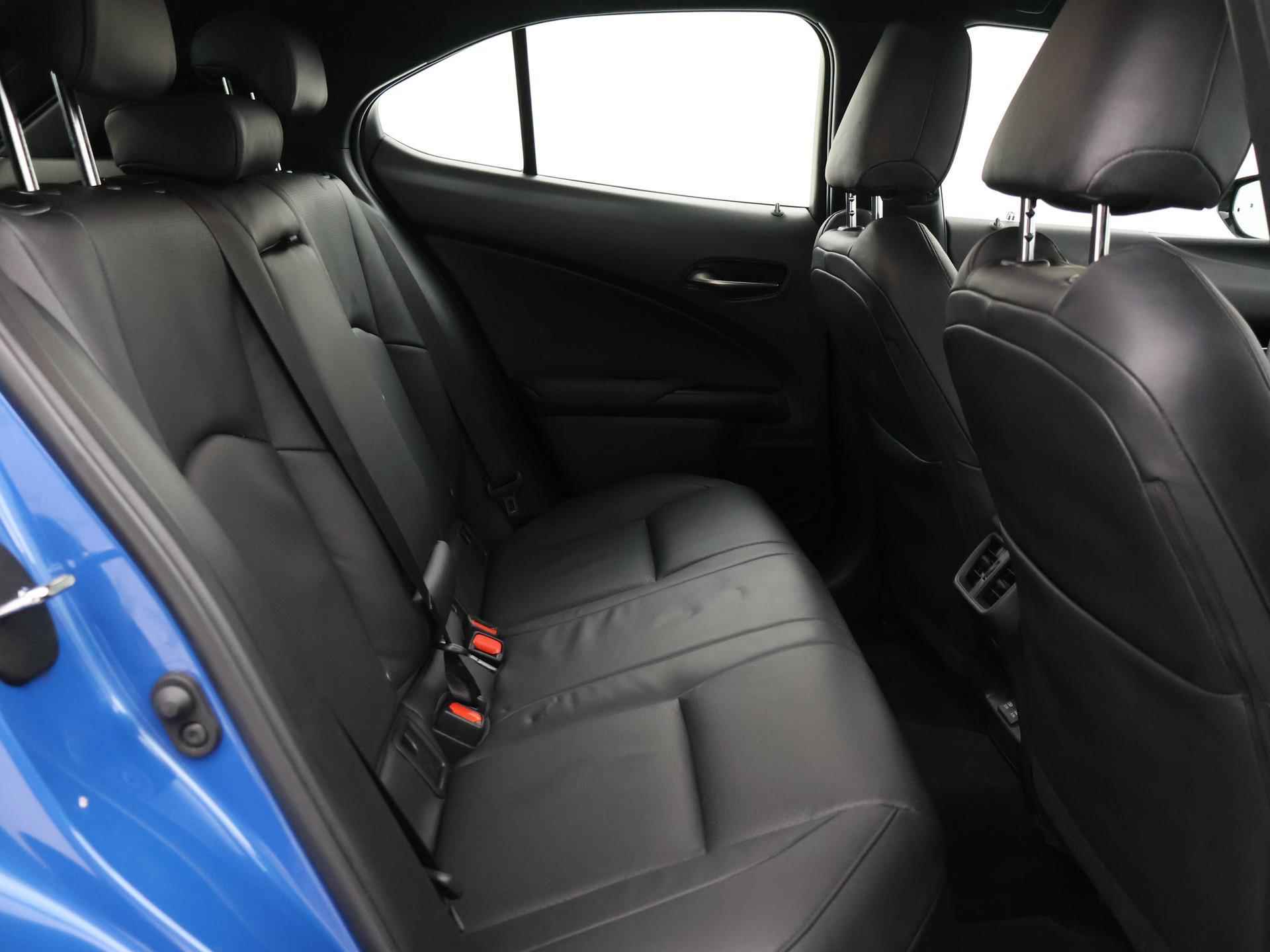 Lexus UX 300e 54 kWh *8% BIJTELLING* + LEDER / STOELVERW. / ADAPTIVE CRUISE / CAMERA / 18 INCH / APPLE CARPLAY - 11/52