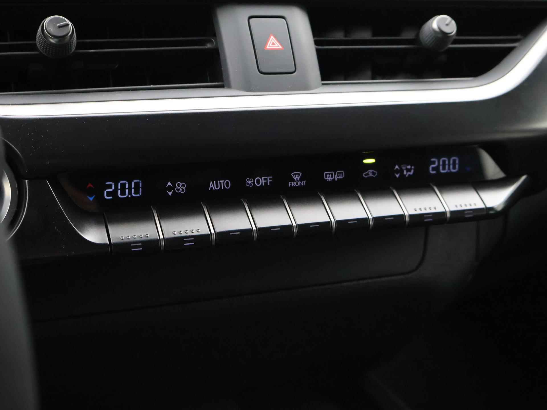 Lexus UX 300e 54 kWh *8% BIJTELLING* + LEDER / STOELVERW. / ADAPTIVE CRUISE / CAMERA / 18 INCH / APPLE CARPLAY - 22/52
