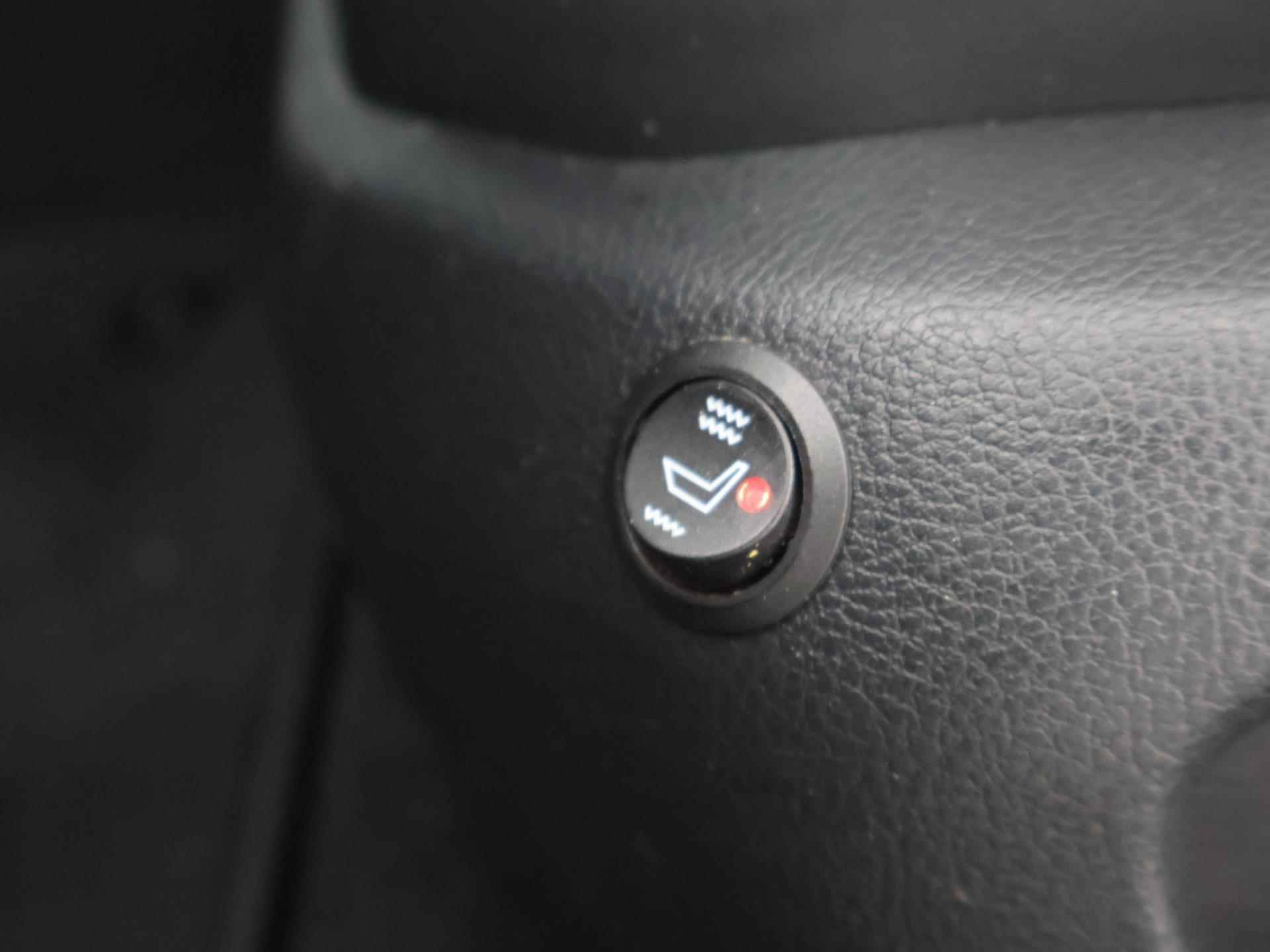 Lexus UX 300e 54 kWh *8% BIJTELLING* + LEDER / STOELVERW. / ADAPTIVE CRUISE / CAMERA / 18 INCH / APPLE CARPLAY - 31/52