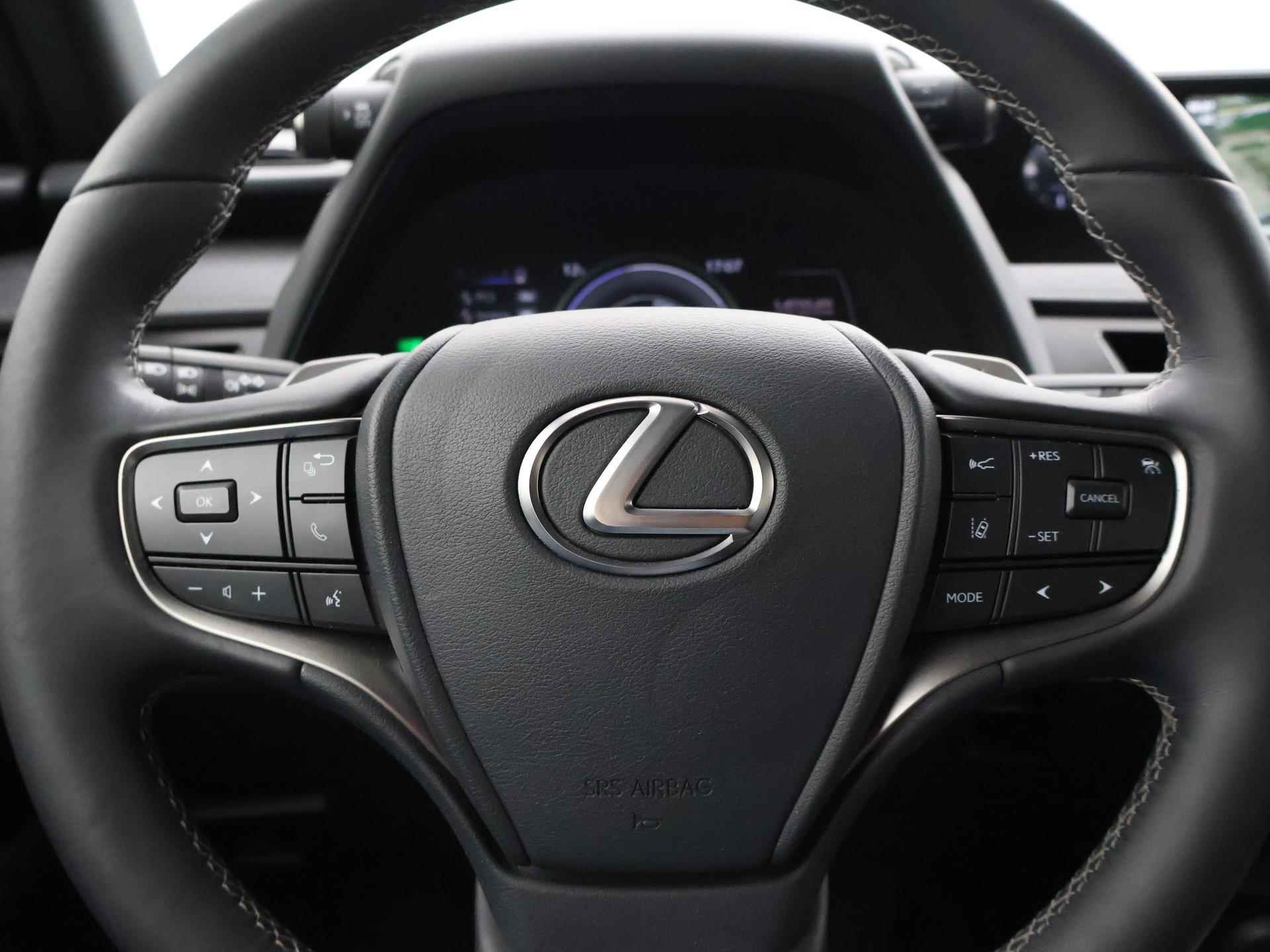 Lexus UX 300e 54 kWh *8% BIJTELLING* + LEDER / STOELVERW. / ADAPTIVE CRUISE / CAMERA / 18 INCH / APPLE CARPLAY - 33/52