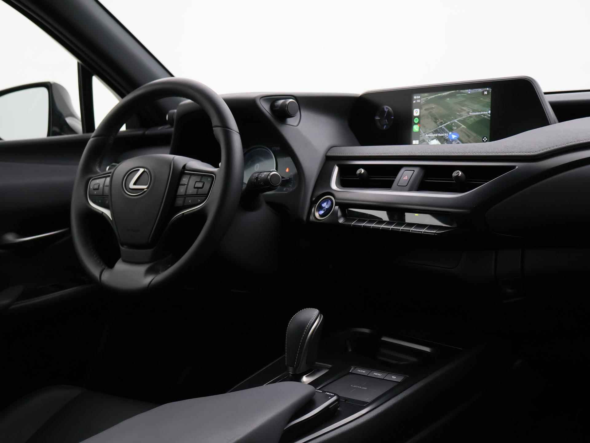 Lexus UX 300e 54 kWh *8% BIJTELLING* + LEDER / STOELVERW. / ADAPTIVE CRUISE / CAMERA / 18 INCH / APPLE CARPLAY - 44/52