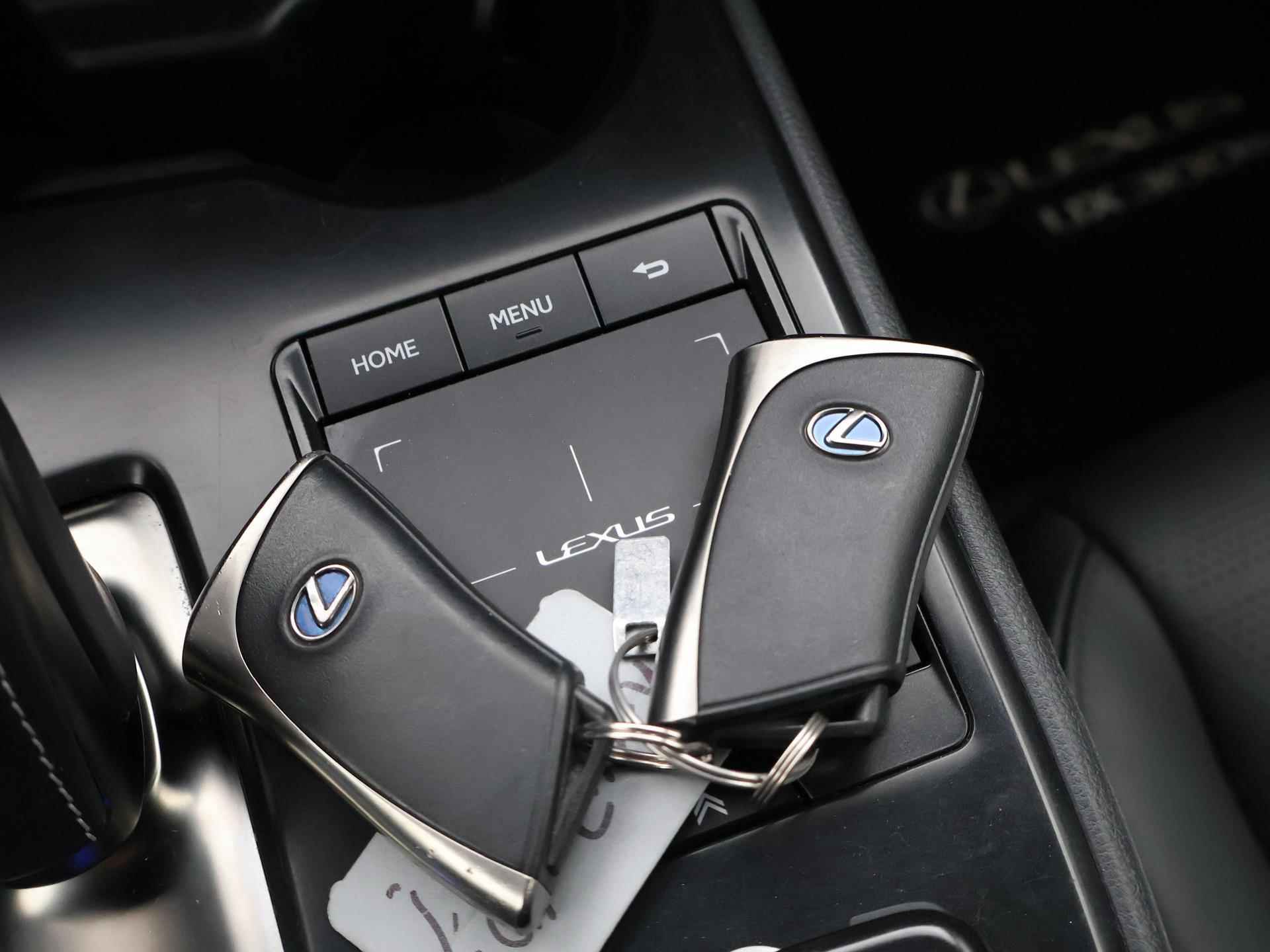 Lexus UX 300e 54 kWh *8% BIJTELLING* + LEDER / STOELVERW. / ADAPTIVE CRUISE / CAMERA / 18 INCH / APPLE CARPLAY - 47/52