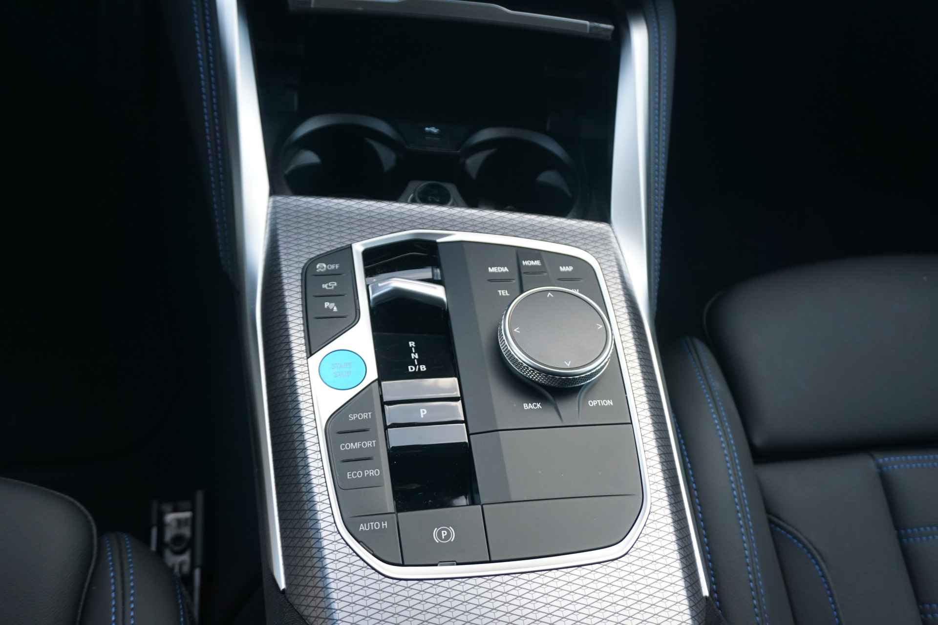 BMW i4 eDrive35 High Executive M Sport Harman Kardon / Laserlight / CoPilot / Parking Assistant Plus / Elektrisch Stoelen - 13/22