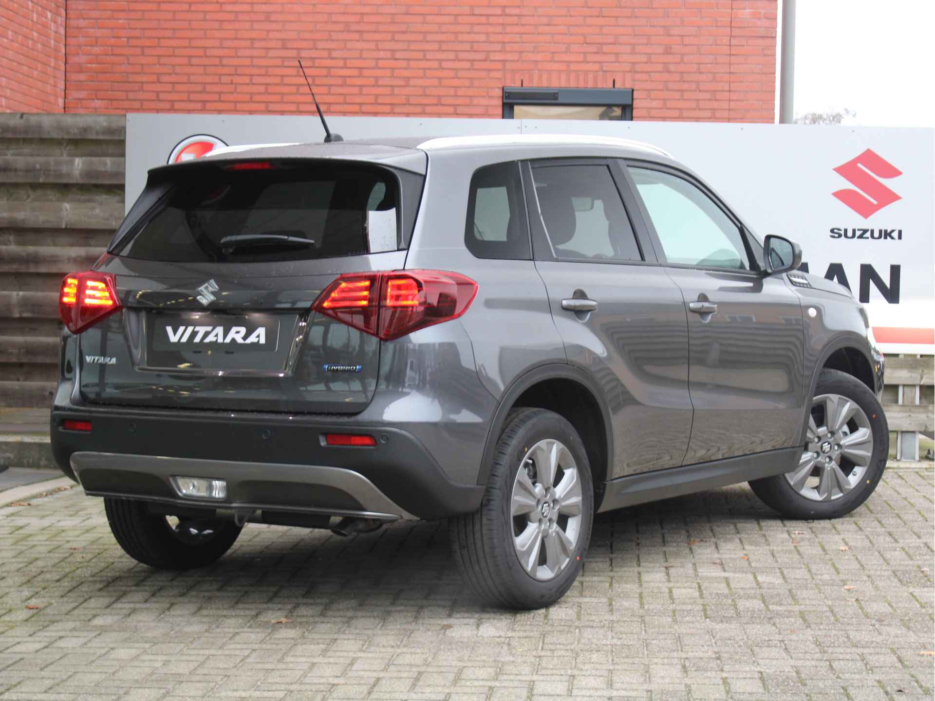 Suzuki Vitara 1.5 Hybrid Select Navigatie, Cruise Control, Achteruitrijcamera, Voorstoelen Verwarmd - 3/38