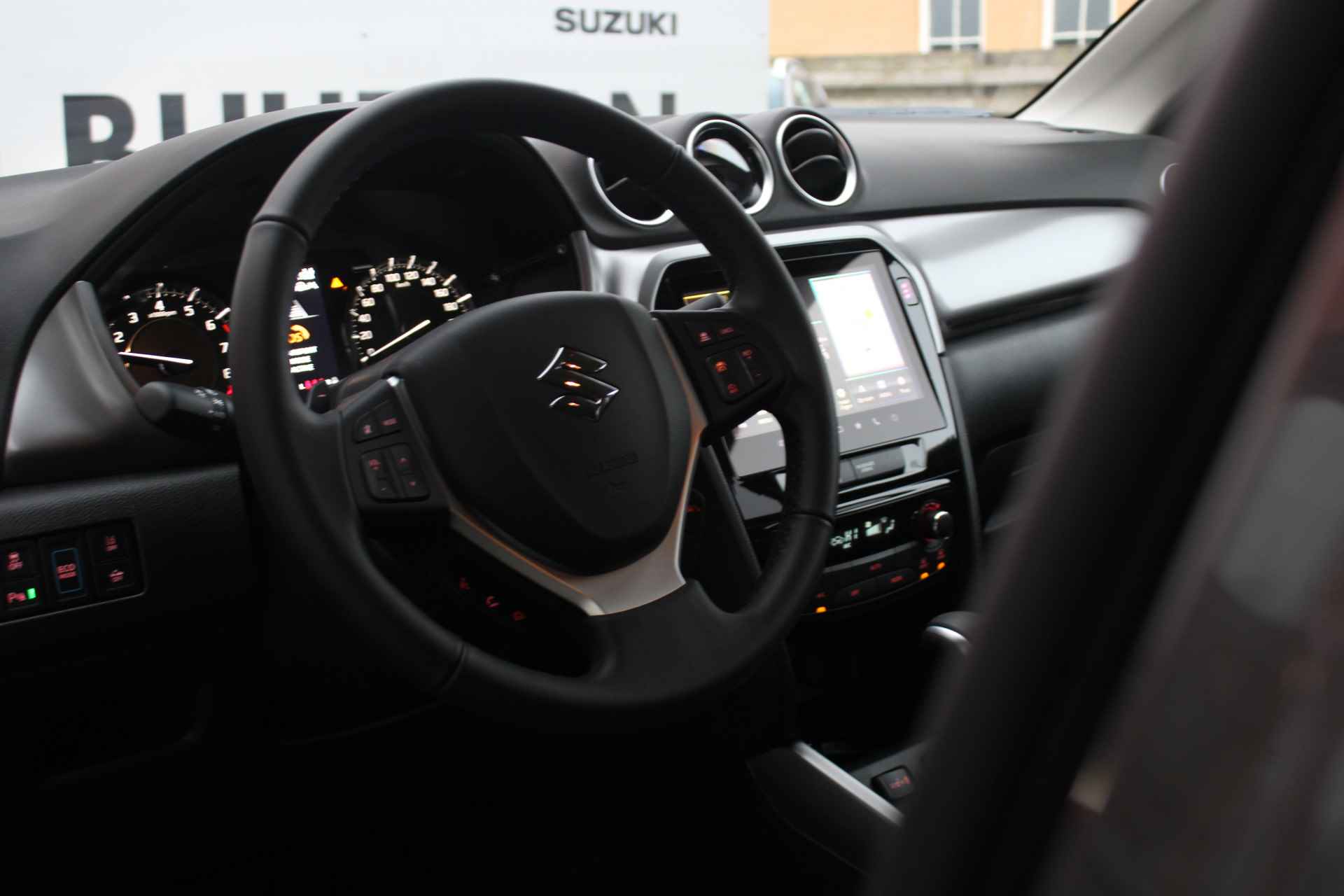 Suzuki Vitara 1.5 Hybrid Select Navigatie, Cruise Control, Achteruitrijcamera, Voorstoelen Verwarmd - 6/38