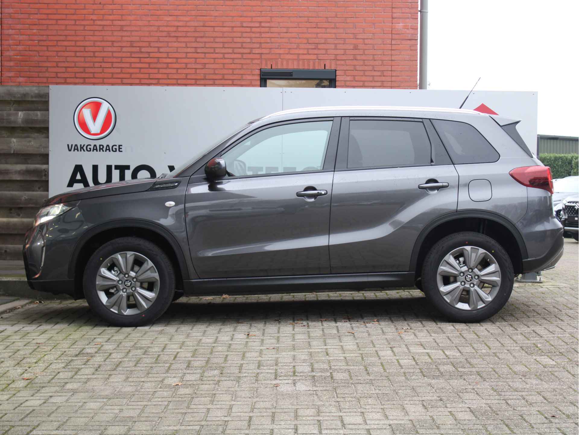 Suzuki Vitara 1.5 Hybrid Select Navigatie, Cruise Control, Achteruitrijcamera, Voorstoelen Verwarmd - 17/38