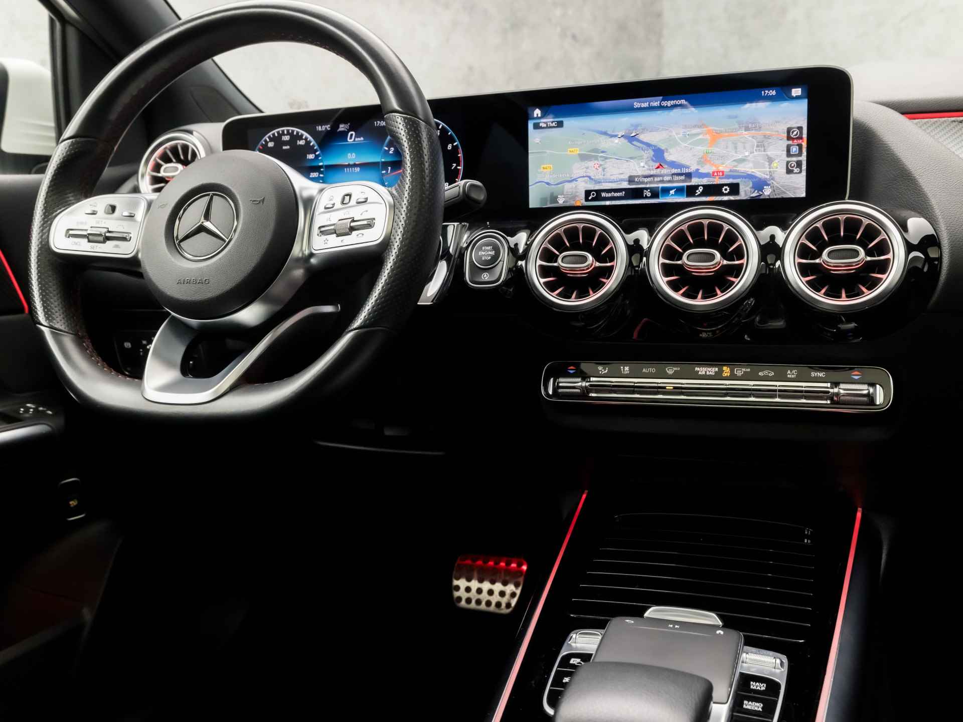 Mercedes-Benz B-Klasse 180 AMG Sport Automaat (DUBBEL PANORAMADAK, SFEERVERLICHTING, MEMORY SEATS, APPLE CARPLAY, GROOT NAVI, LEDER/ALCANTARA, MULTIBEAM LED, ADAPTIVE CRUISE, STOELVERWARMING, CAMERA, NIEUWSTAAT) - 7/36