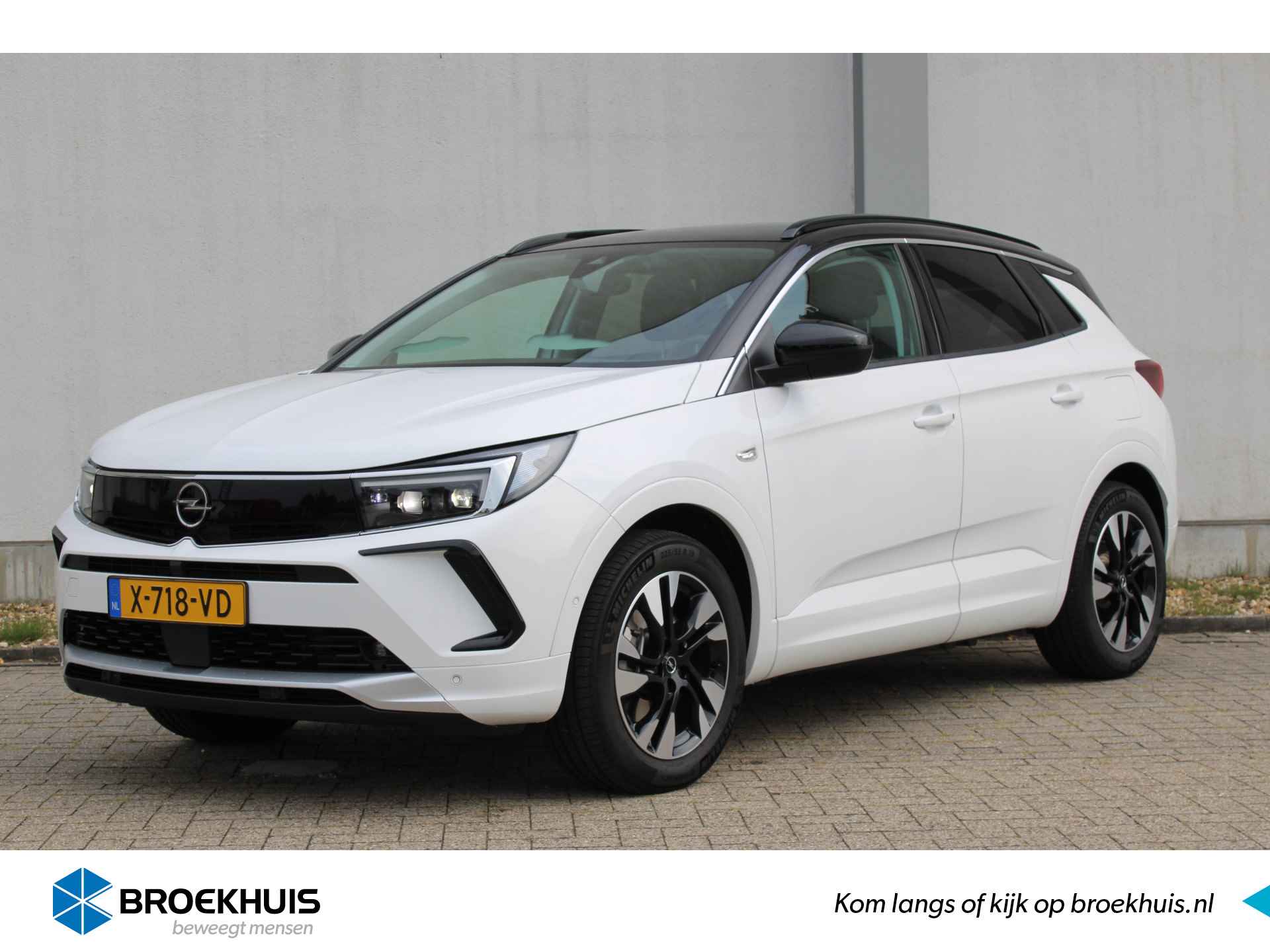 Opel Grandland 1.6 T. 225 pk Hybrid Level 3 / Elegance / DEMO DEAL / Navigatie / Stuur -en Stoelverwarmd / Camera / Dode Hoek / Carplay / 18'' LMV / '' vraag een vrijblijvende offerte aan '' - 1/39