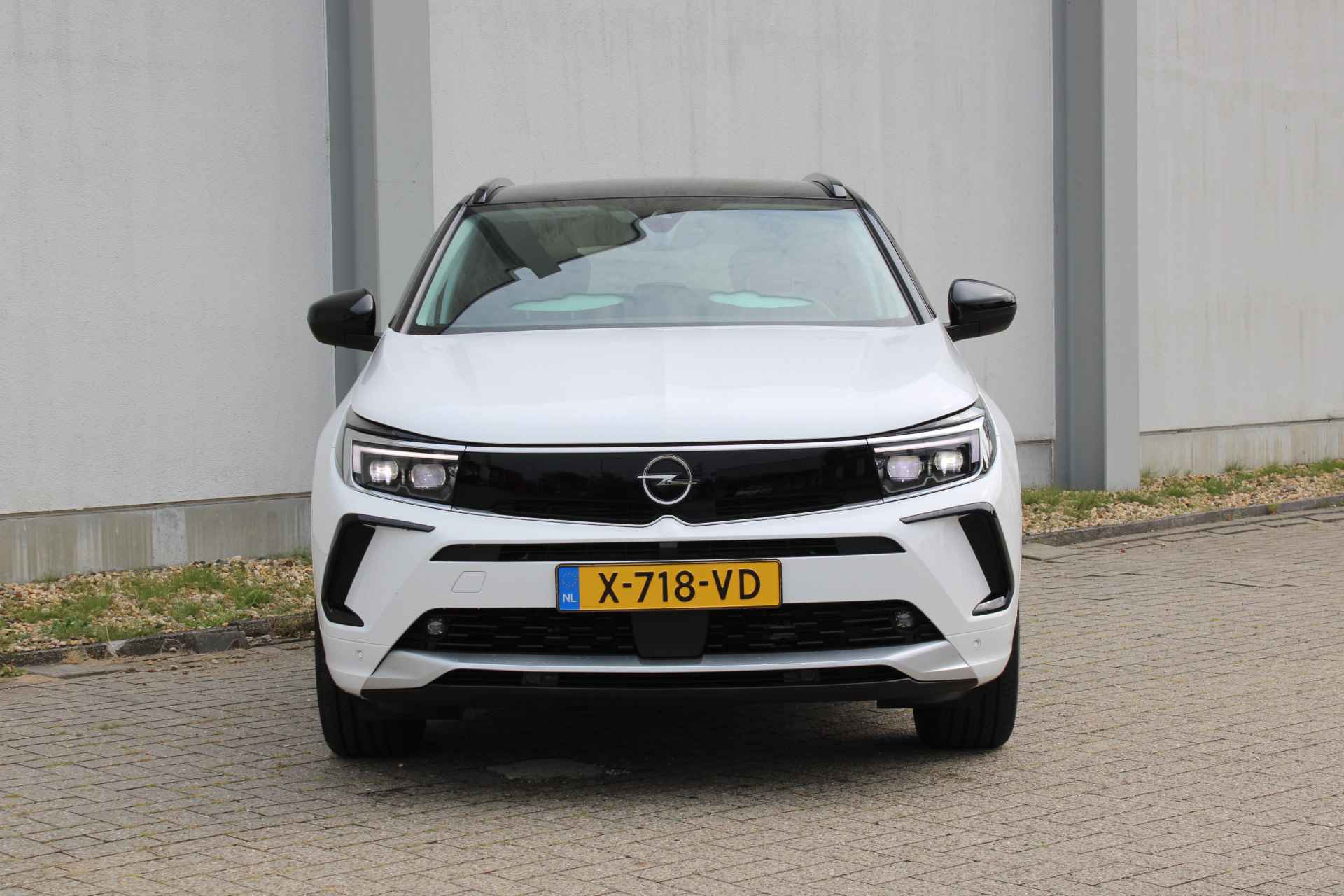 Opel Grandland 1.6 T. 225 pk Hybrid Level 3 / Elegance / DEMO DEAL / Navigatie / Stuur -en Stoelverwarmd / Camera / Dode Hoek / Carplay / 18'' LMV / '' vraag een vrijblijvende offerte aan '' - 15/39