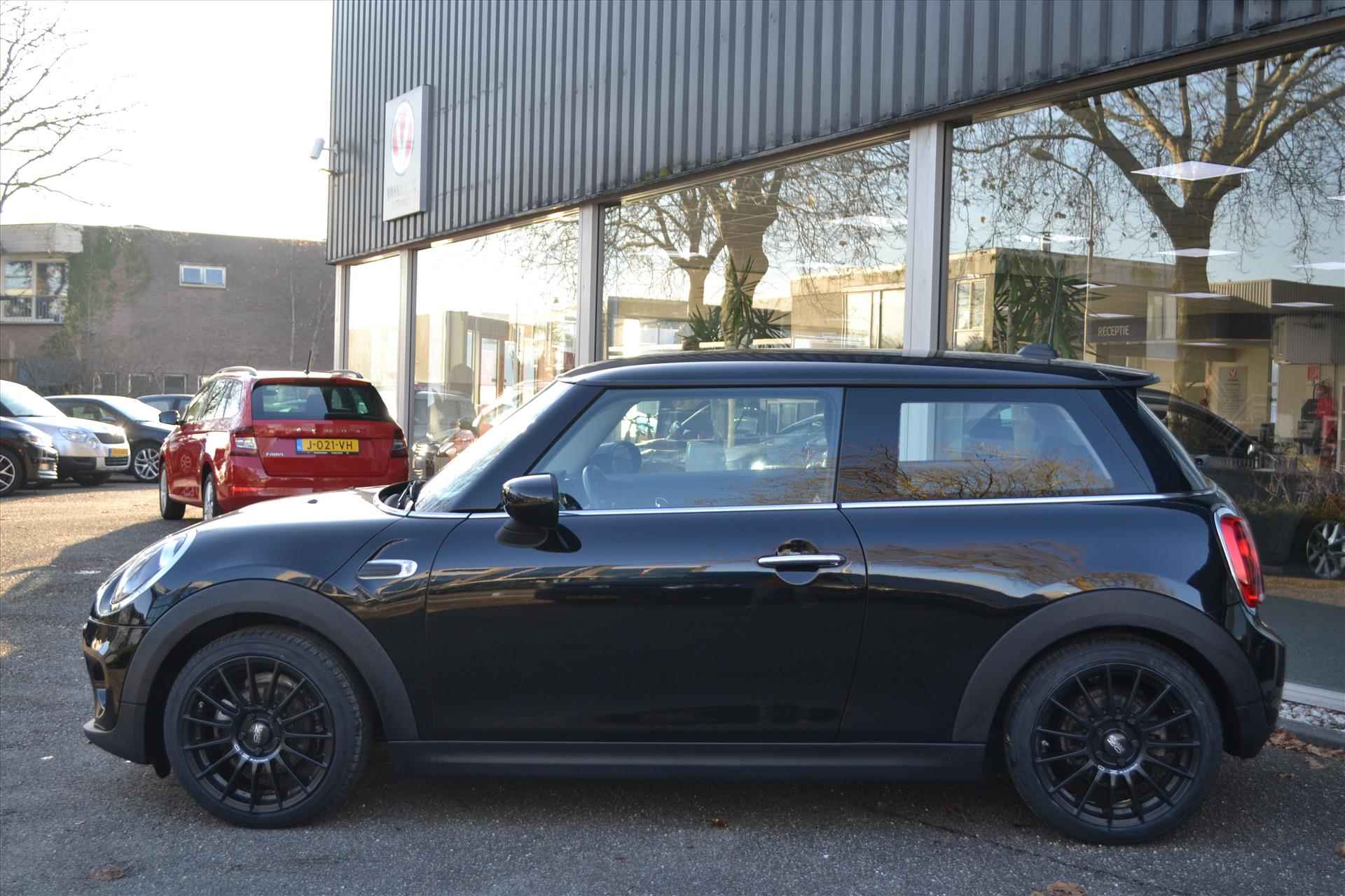 Mini Mini 3-Deurs (f56) 1.5 Cooper / 17 Inch LM/ CarPlay/ Navi / Cruise / Airco - 2/29