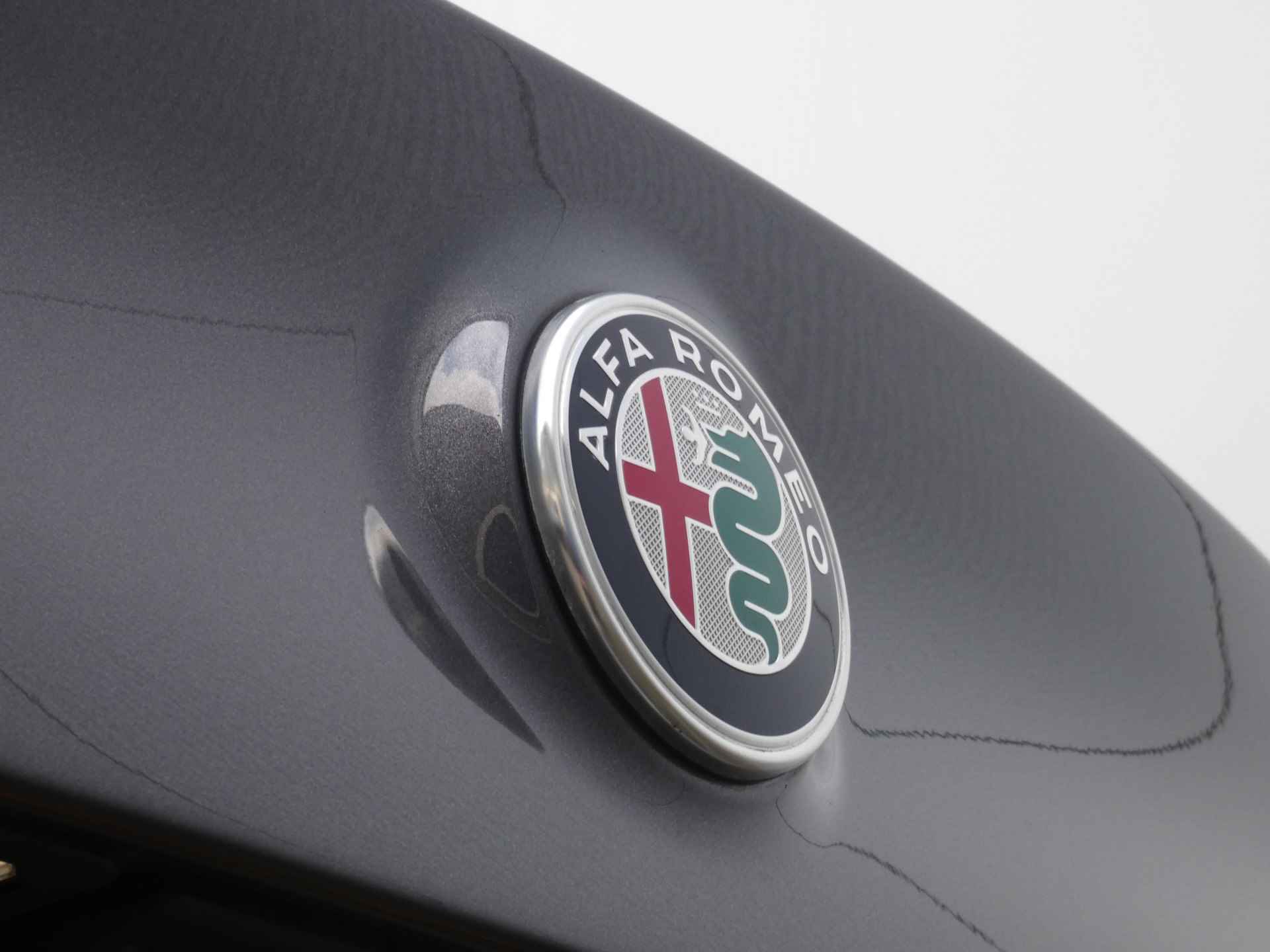 Alfa Romeo Giulia 2.0T | 19'' | Lane Assist | Climate Control | Parkeersensoren - 14/54