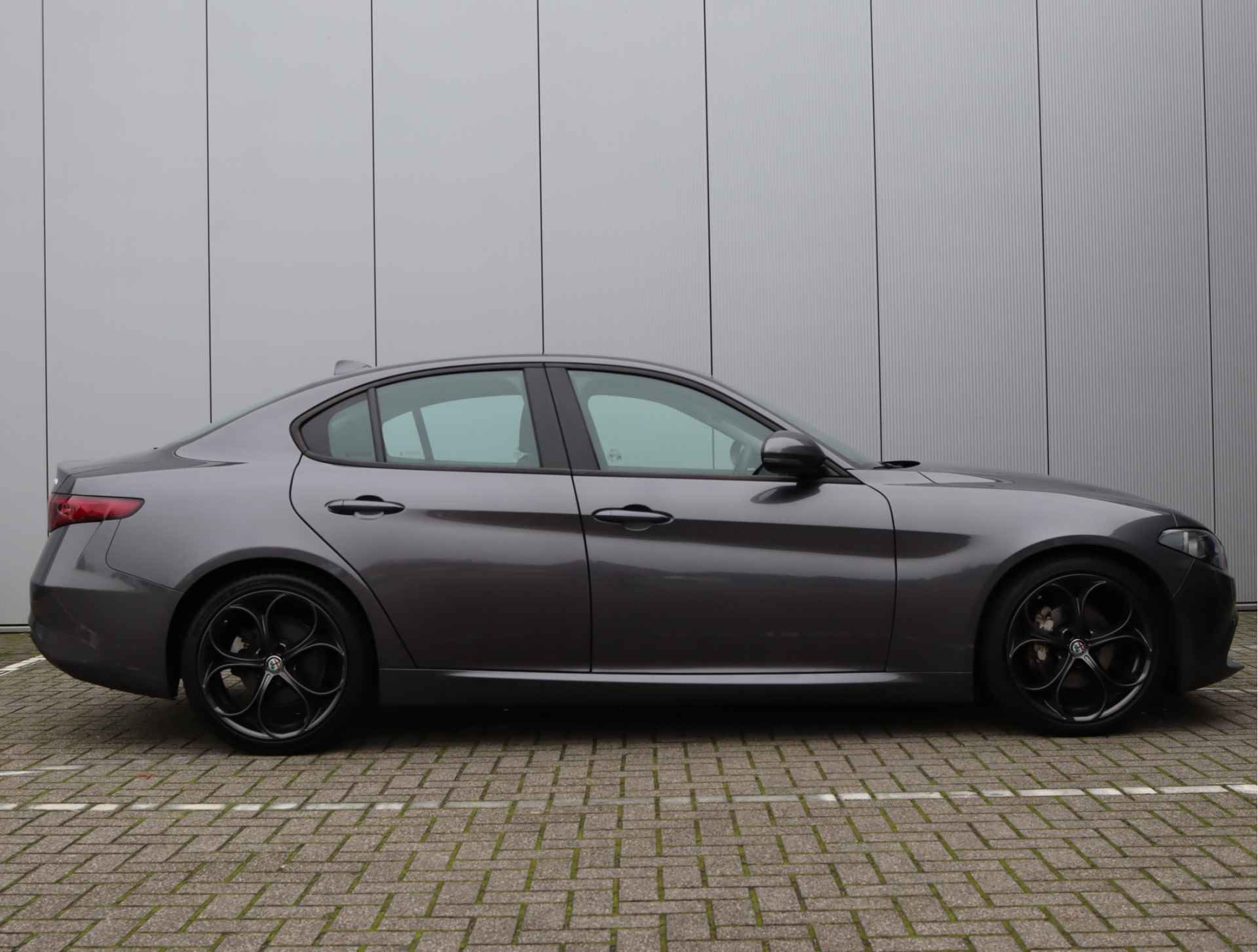 Alfa Romeo Giulia 2.0T | 19'' | Lane Assist | Climate Control | Parkeersensoren - 17/54