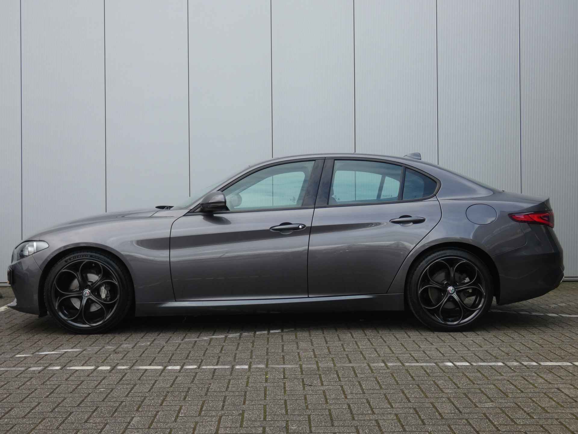 Alfa Romeo Giulia 2.0T | 19'' | Lane Assist | Climate Control | Parkeersensoren - 18/54