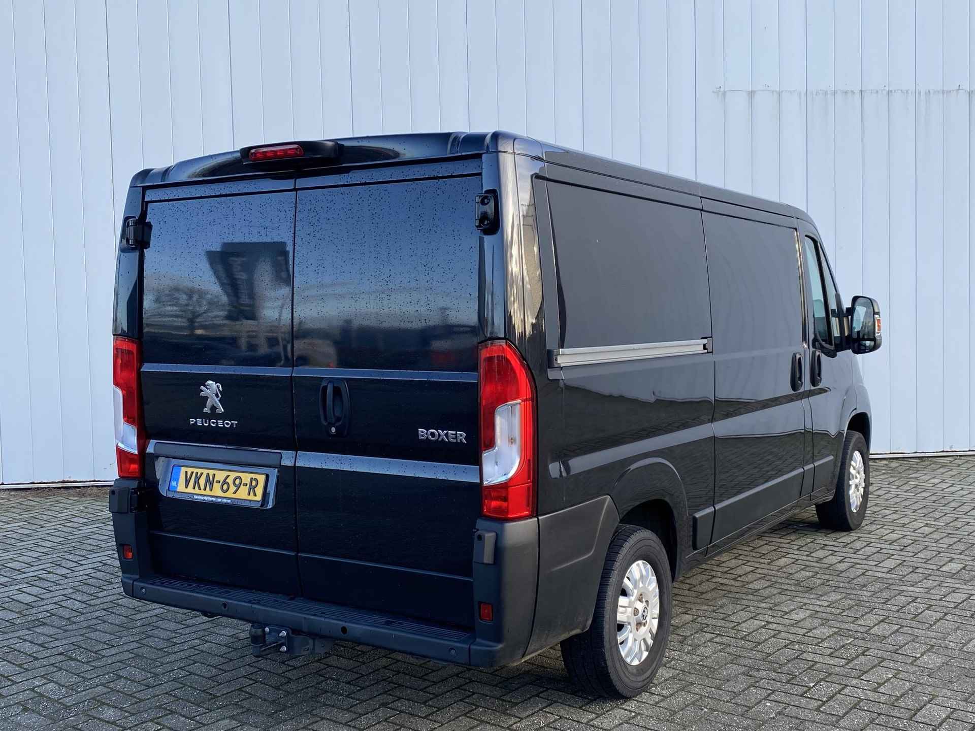 Peugeot Boxer 330 2.2 BlueHDi 120 L2H1 Asphalt | Weinig kilometers | Leder | Navigatie | Achteruitrijcamera | Trekhaak | Lichtmetalen velgen - 5/22