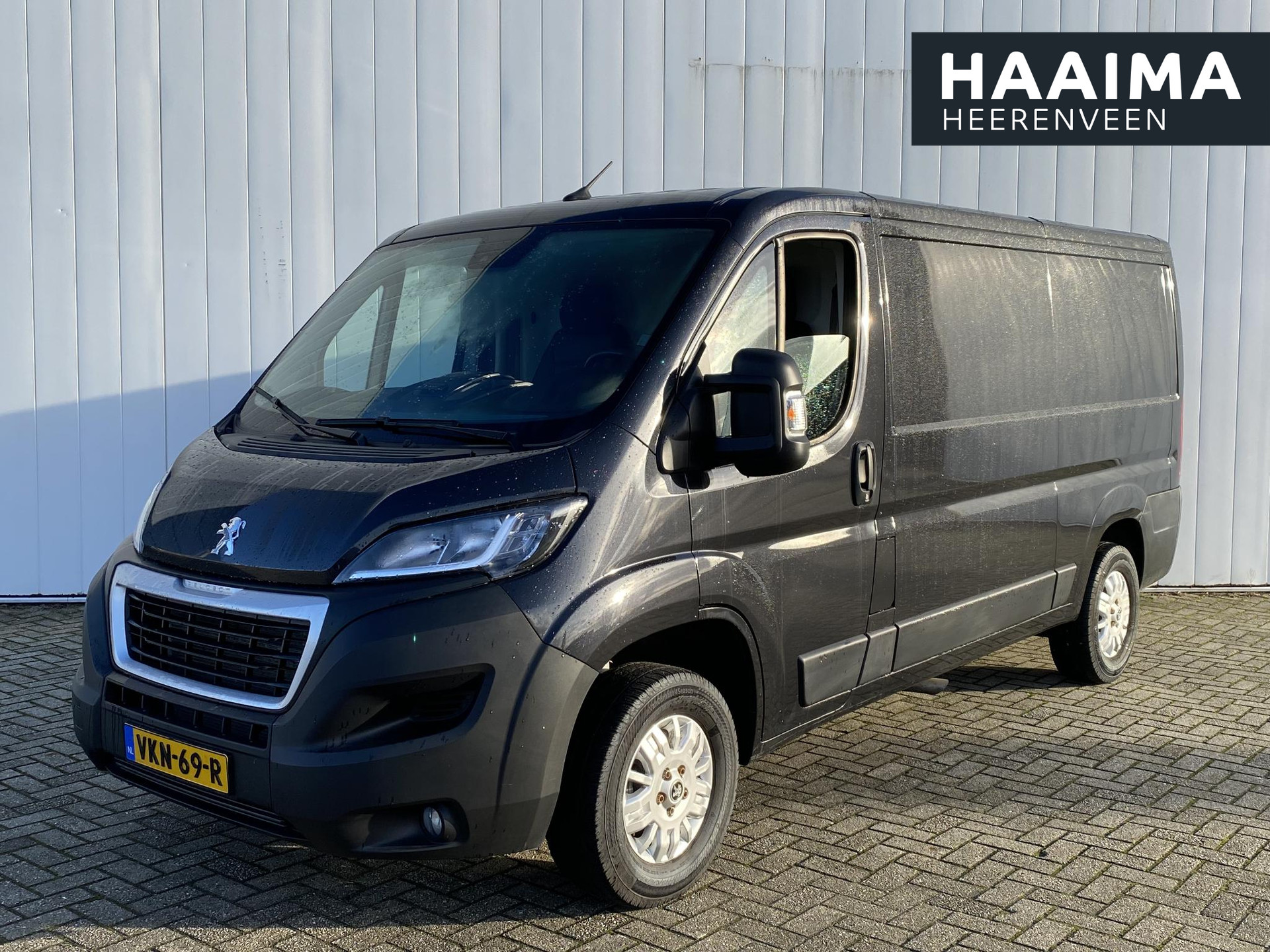 Peugeot Boxer 330 2.2 BlueHDi 120 L2H1 Asphalt | Weinig kilometers | Leder | Navigatie | Achteruitrijcamera | Trekhaak | Lichtmetalen velgen