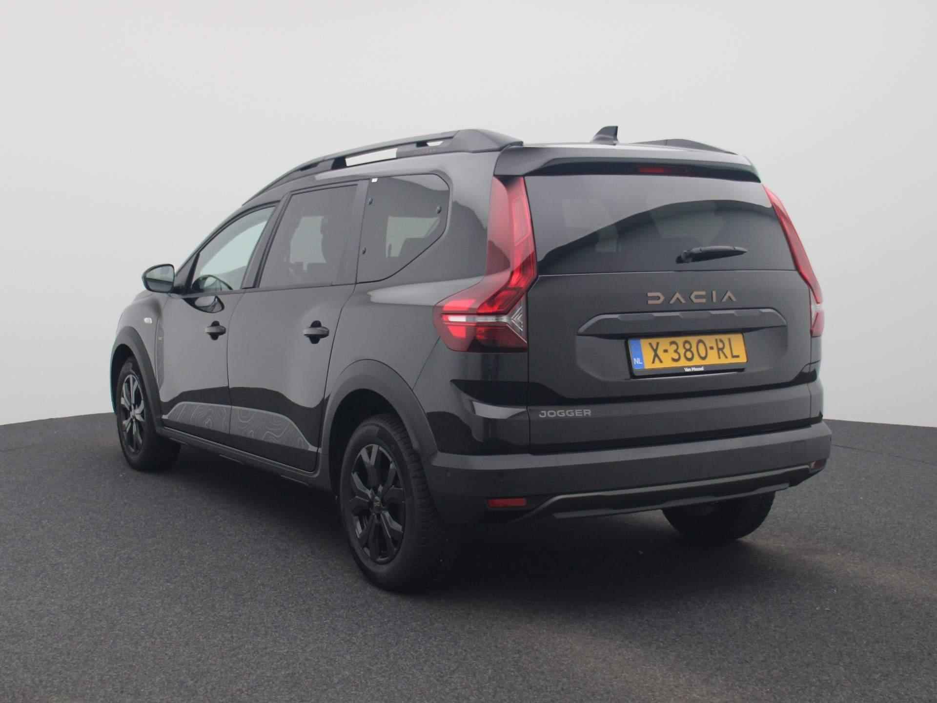 Dacia Jogger 1.0 - 110PK TCe Extreme 7p. | Navigatie | Apple Carplay/Android Auto | Climate control| Parkeersensoren| Lichtmetalen Velgen | Camera | LED Lampen | Licht & Regen Sensoren | - 2/36