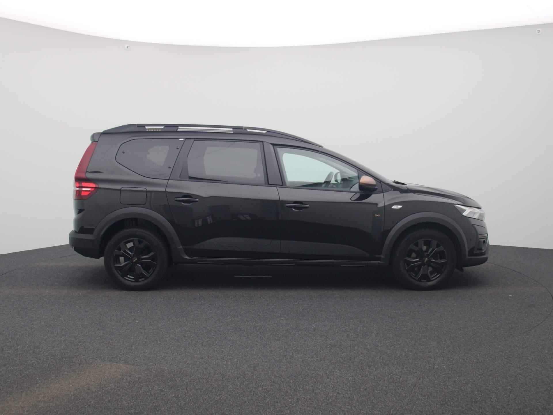 Dacia Jogger 1.0 - 110PK TCe Extreme 7p. | Navigatie | Apple Carplay/Android Auto | Climate control| Parkeersensoren| Lichtmetalen Velgen | Camera | LED Lampen | Licht & Regen Sensoren | - 6/36