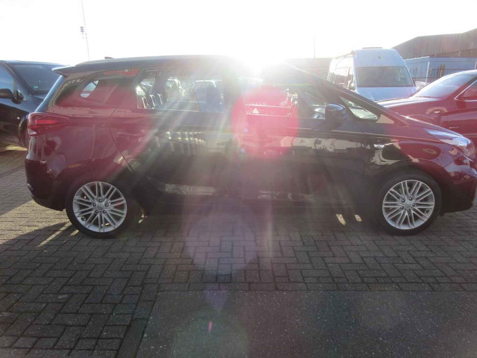 Kia Carens 1.6 GDi First Edition - 6/15