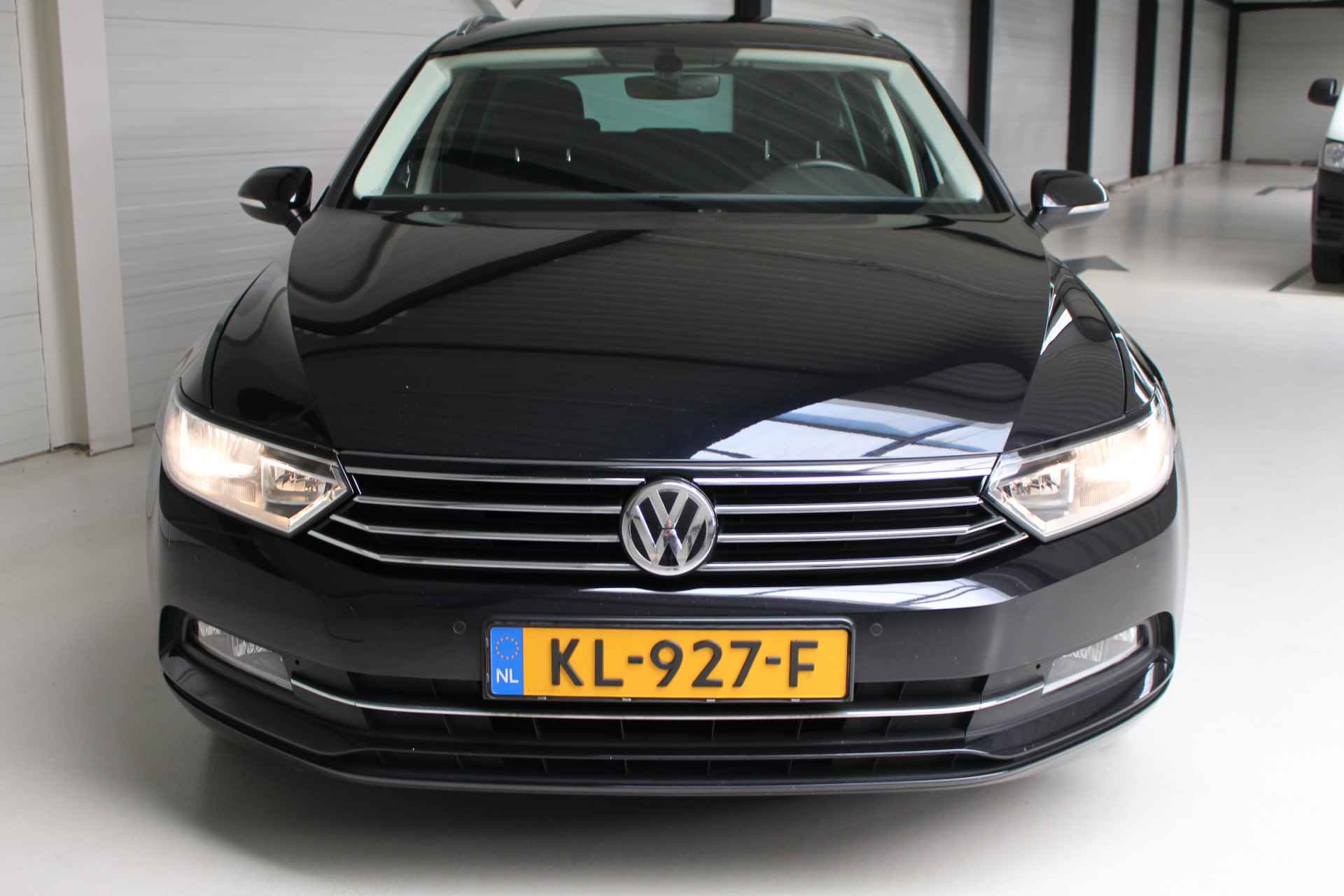 Volkswagen Passat Variant 1.4 TSI Business Edition Navigatie | Climate Control | Stoelverwarming | - 8/22