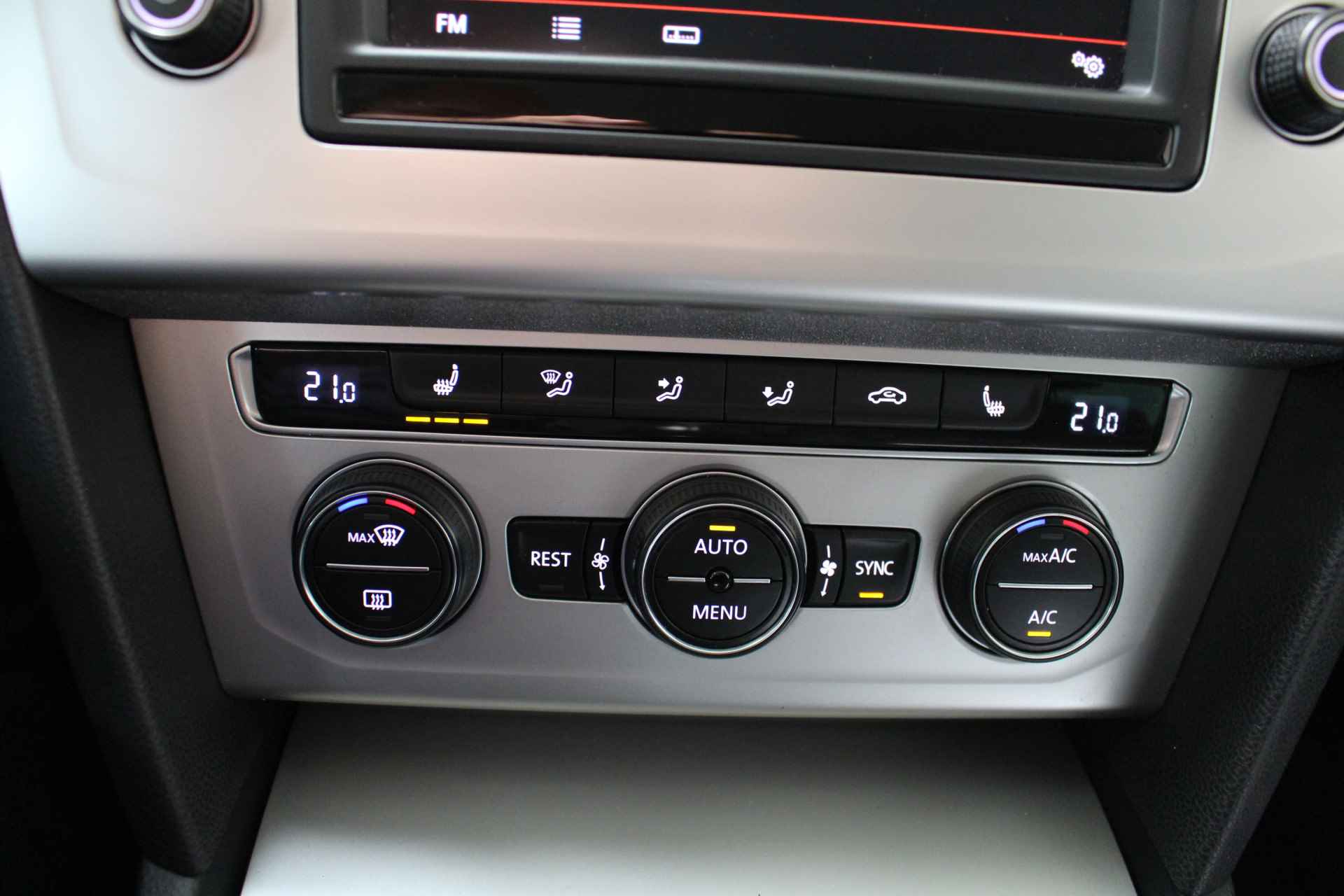 Volkswagen Passat Variant 1.4 TSI Business Edition Navigatie | Climate Control | Stoelverwarming | - 20/22