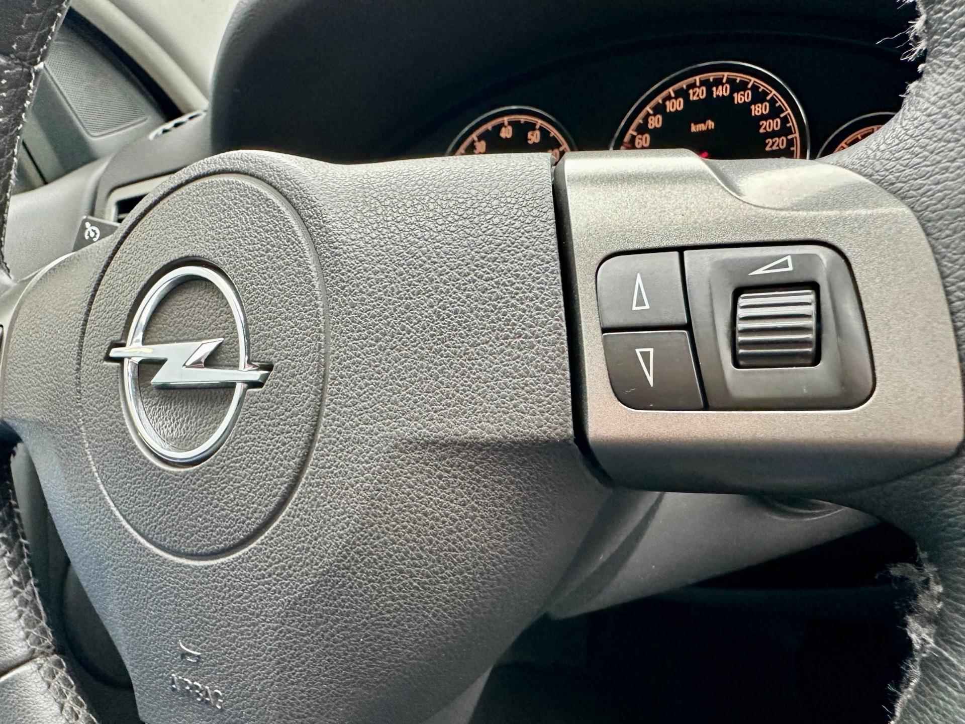 Opel Signum 2.8 V6 Turbo 230pk automaat Executive, Leer, Xenon, Bluetooth, PDC, Trekhaak - 39/53