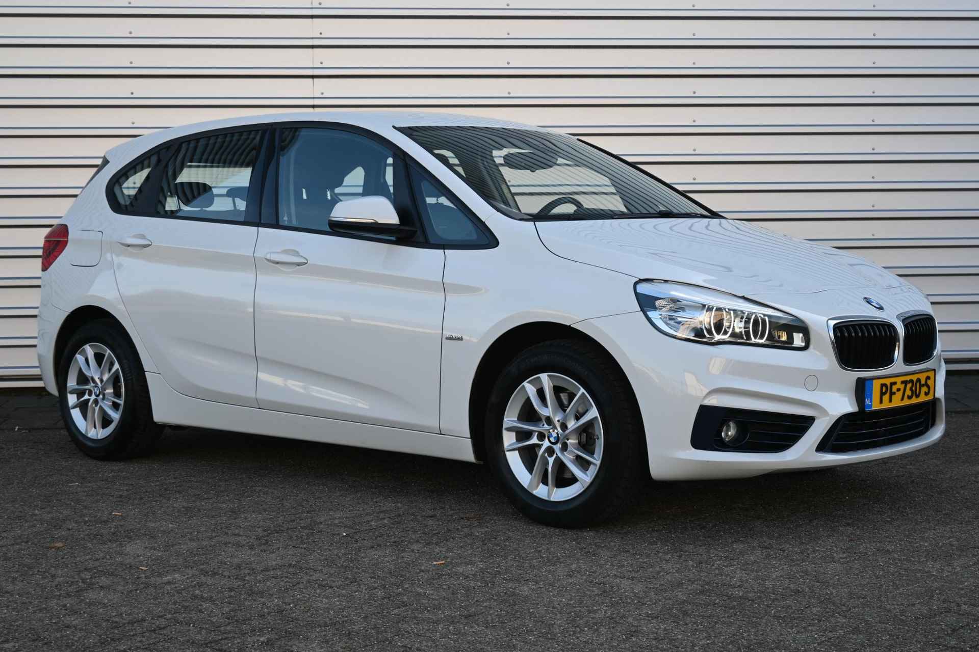 BMW 2-serie Active Tourer 218i Executive | Navigatie | Cruise Control | Lichtmetalen velgen | Afneembare trekhaak - 2/24