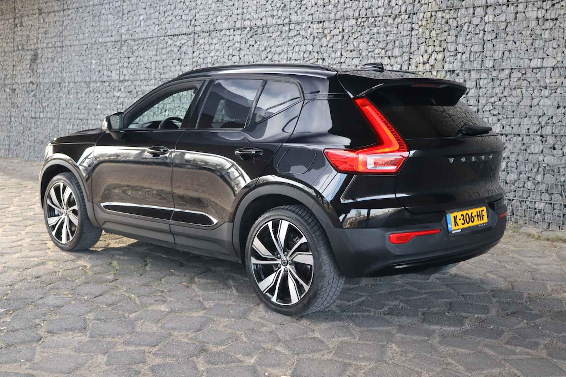 Volvo XC40 Recharge P8 AWD | Geen import | Trekhaak | H&K | Stoel / Stuur V - 13/21