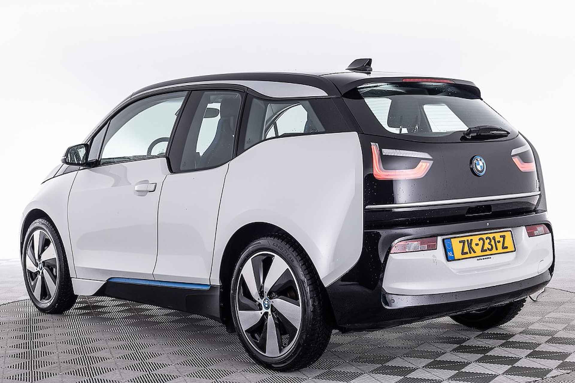 BMW i3 Basis 120Ah 42 kWh | Full LED | NAVI ✅ 1e Eigenaar . - 2/29