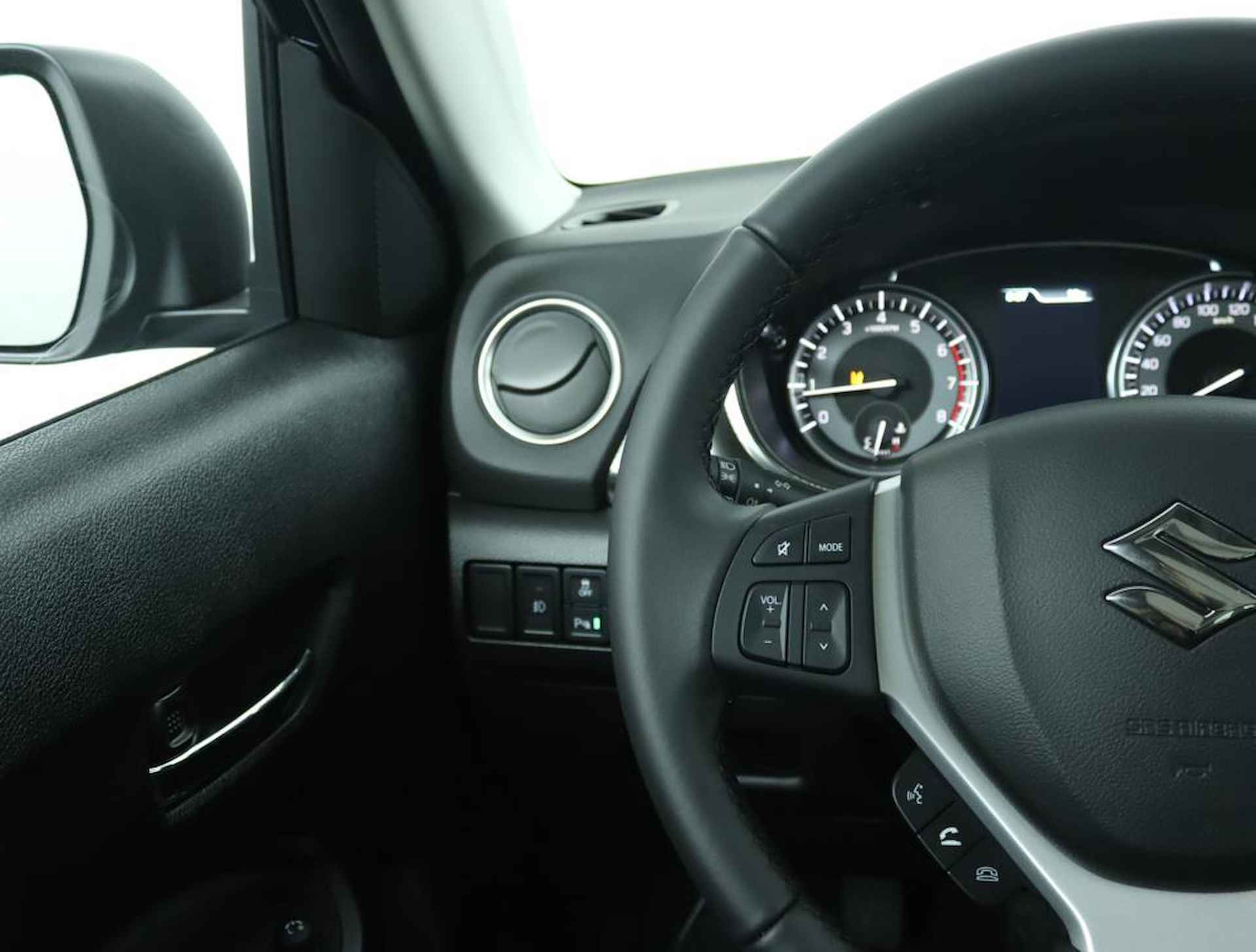 Suzuki Vitara 1.4 Boosterjet Style Rhino Edition Smart Hybrid | Rhino | Climate control | Cruise control adaptive | Navigatie | Camera | Parkeersensoren | Stoelverwarming | Panoramadak | - 19/50