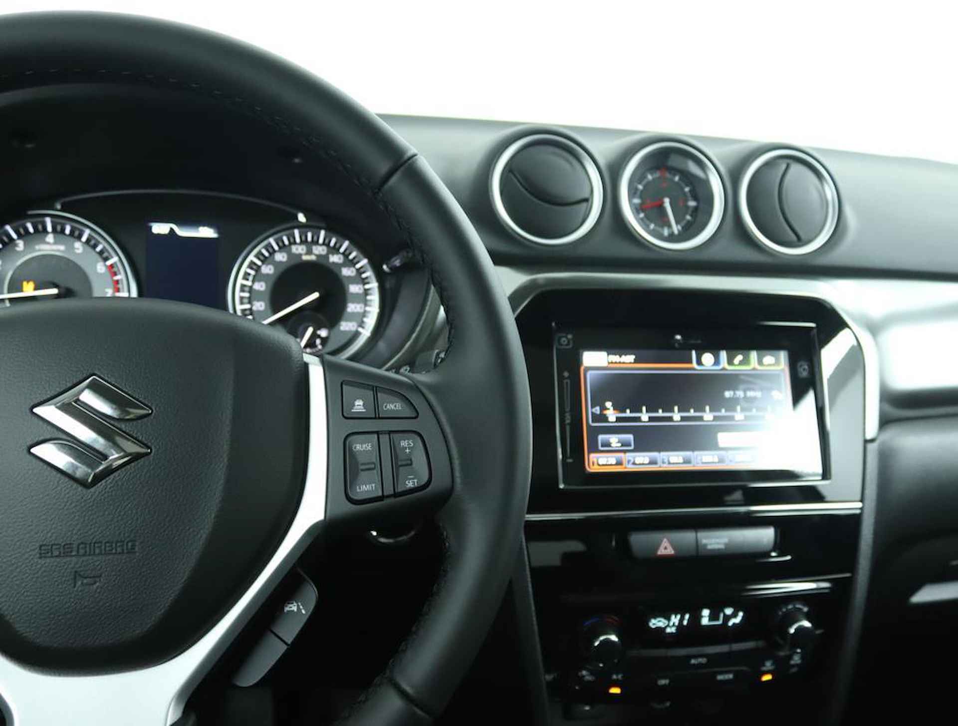 Suzuki Vitara 1.4 Boosterjet Style Rhino Edition Smart Hybrid | Rhino | Climate control | Cruise control adaptive | Navigatie | Camera | Parkeersensoren | Stoelverwarming | Panoramadak | - 21/50