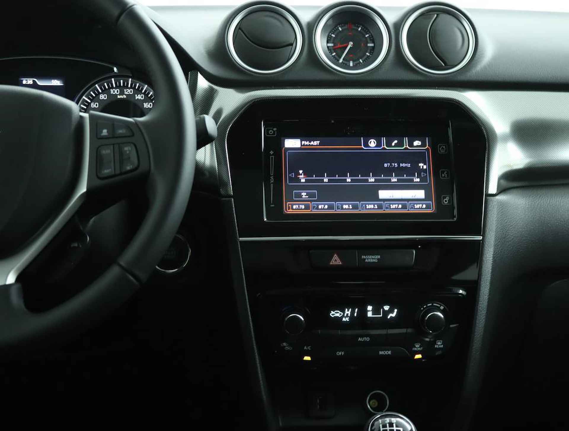 Suzuki Vitara 1.4 Boosterjet Style Rhino Edition Smart Hybrid | Rhino | Climate control | Cruise control adaptive | Navigatie | Camera | Parkeersensoren | Stoelverwarming | Panoramadak | - 44/50