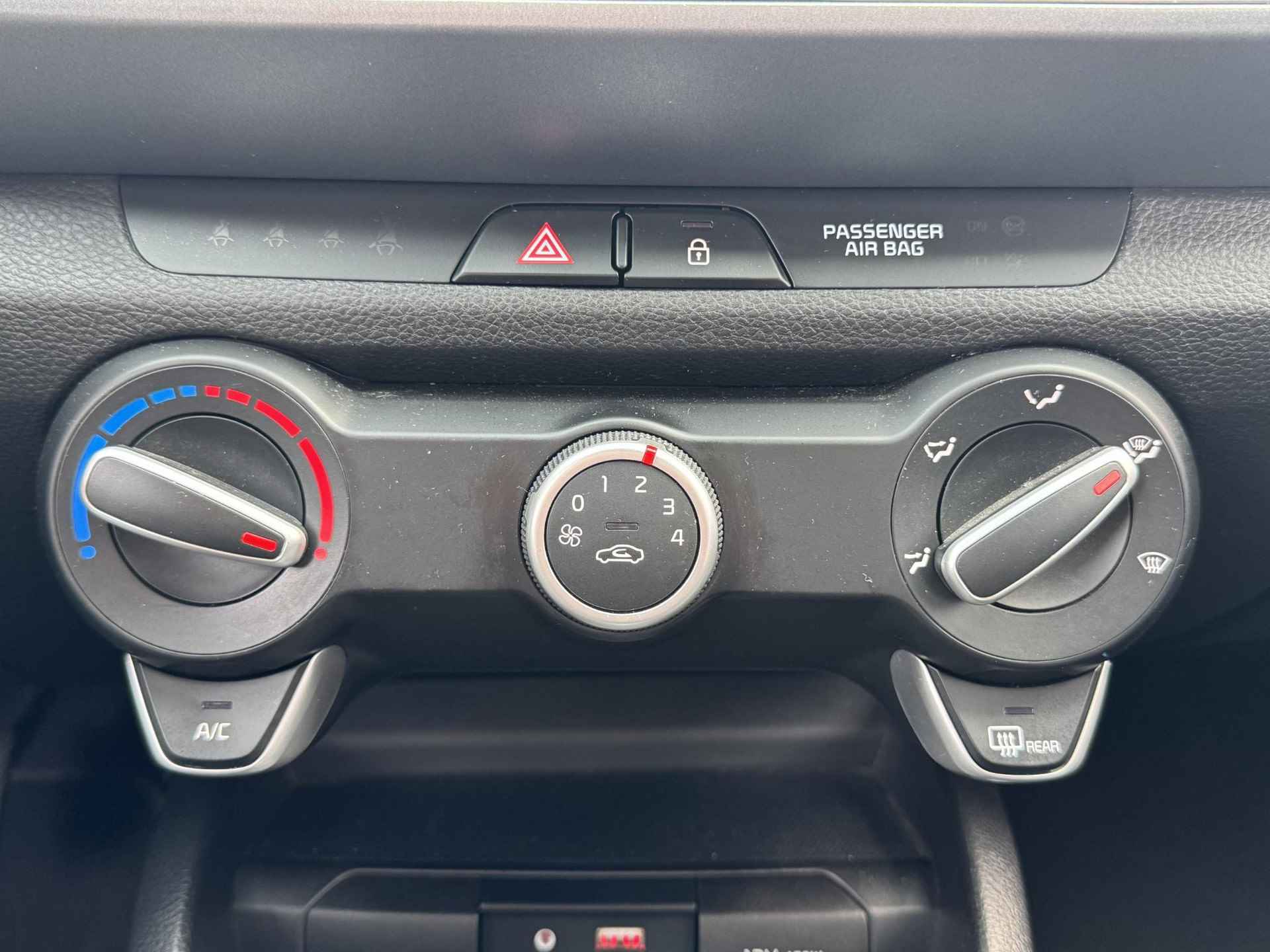 Kia Stonic 1.0 T-GDi DynamicLine Apple CarPlay | Achteruitrij camera | Cruise Control | Climate Control | LMV - 12/24