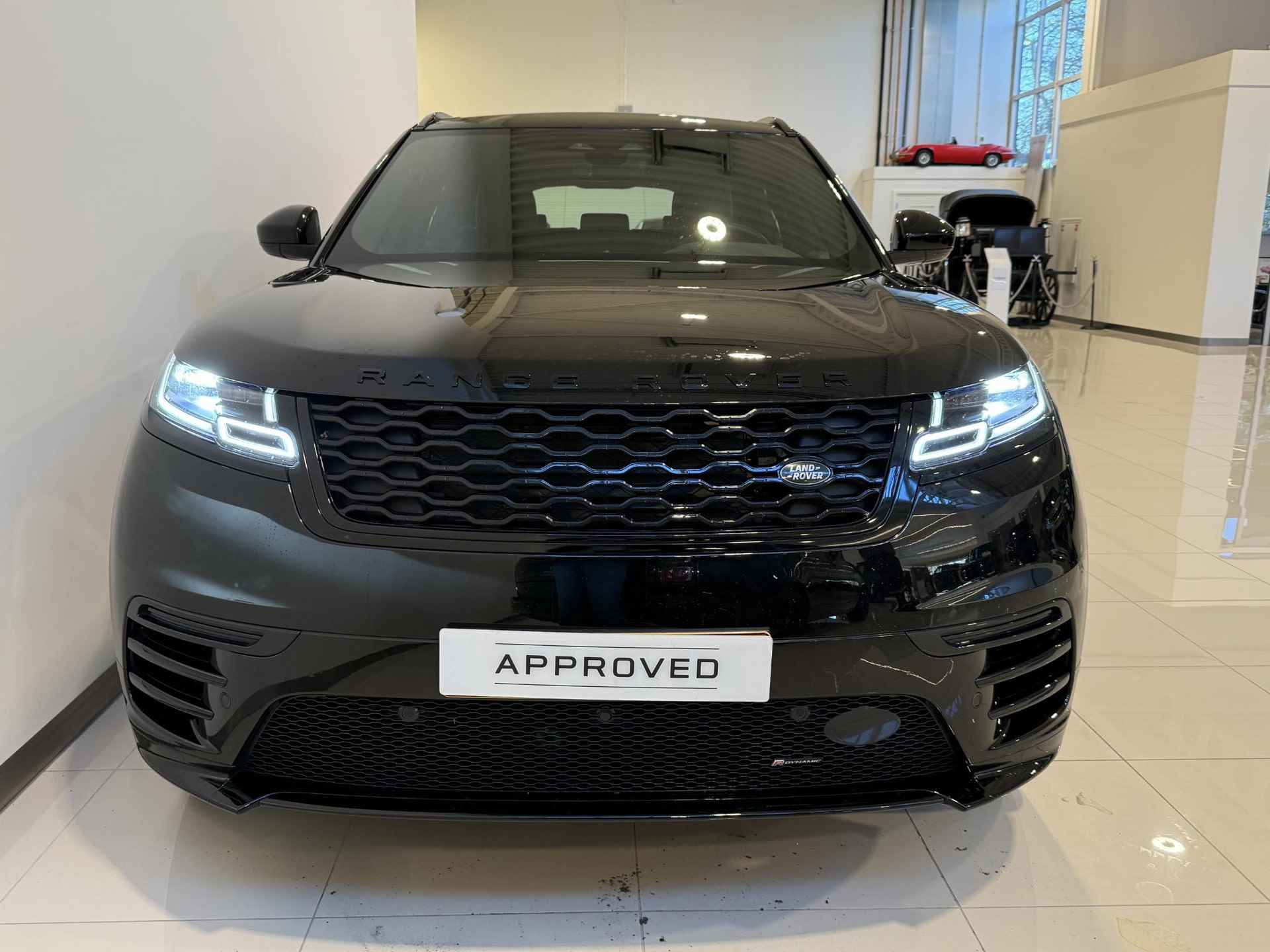 Land Rover Range Rover Velar 2.0 P400e Edition | Dynamic SE | Schuif/Kanteldak | Black Pack | 20 inch Gloss Black - 18/27