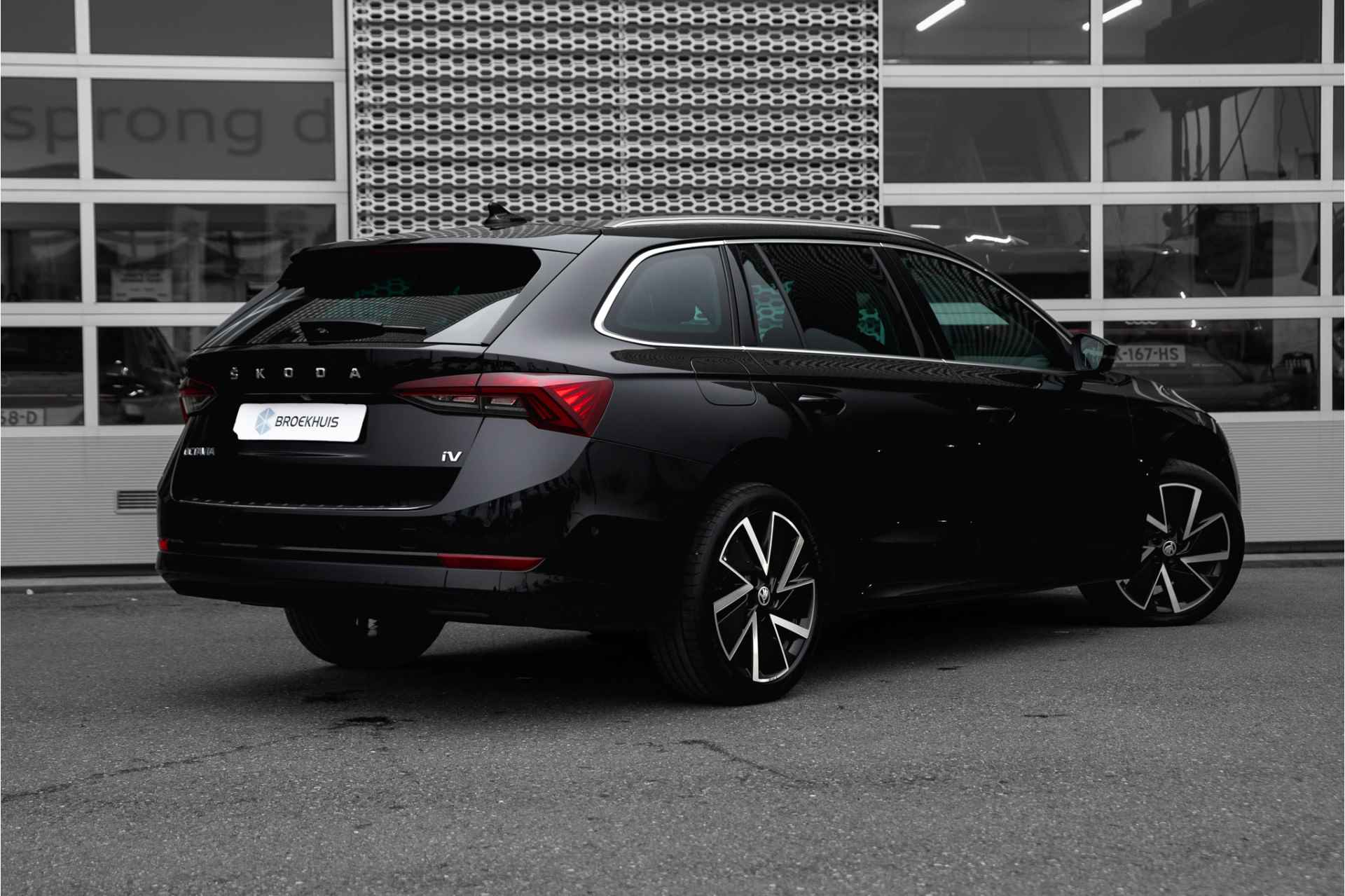 Škoda Octavia Combi 1.4 TSI iV PHEV Business Edition Plus | Panoramadak | Lederen bekleding | Trekhaak | Head-up | - 3/28