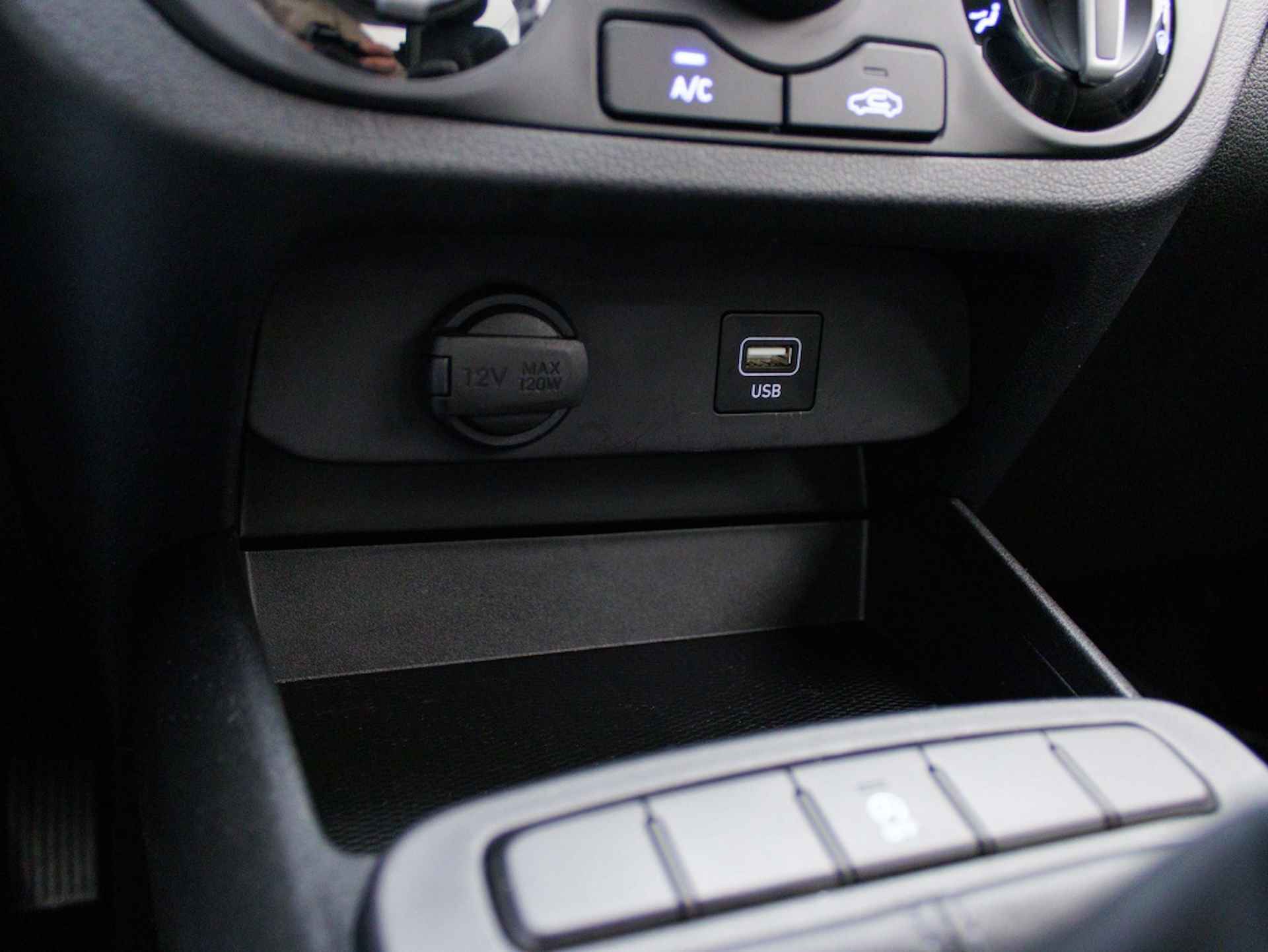 Hyundai i10 1.0 Comfort | Navigatie via Carplay | Cruise control - 29/40