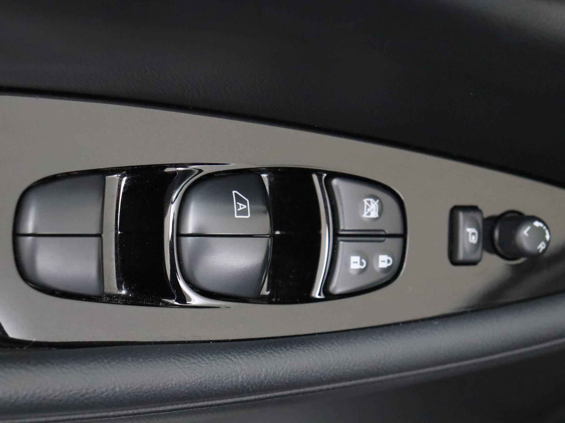 Nissan LEAF Tekna 40 kWh | ProPilot | Stoel- & stuurwielverwarming | Achterbank verwarmd | 360-graden Camera | Full-Map Navigatie | Privacy Glass - 26/29