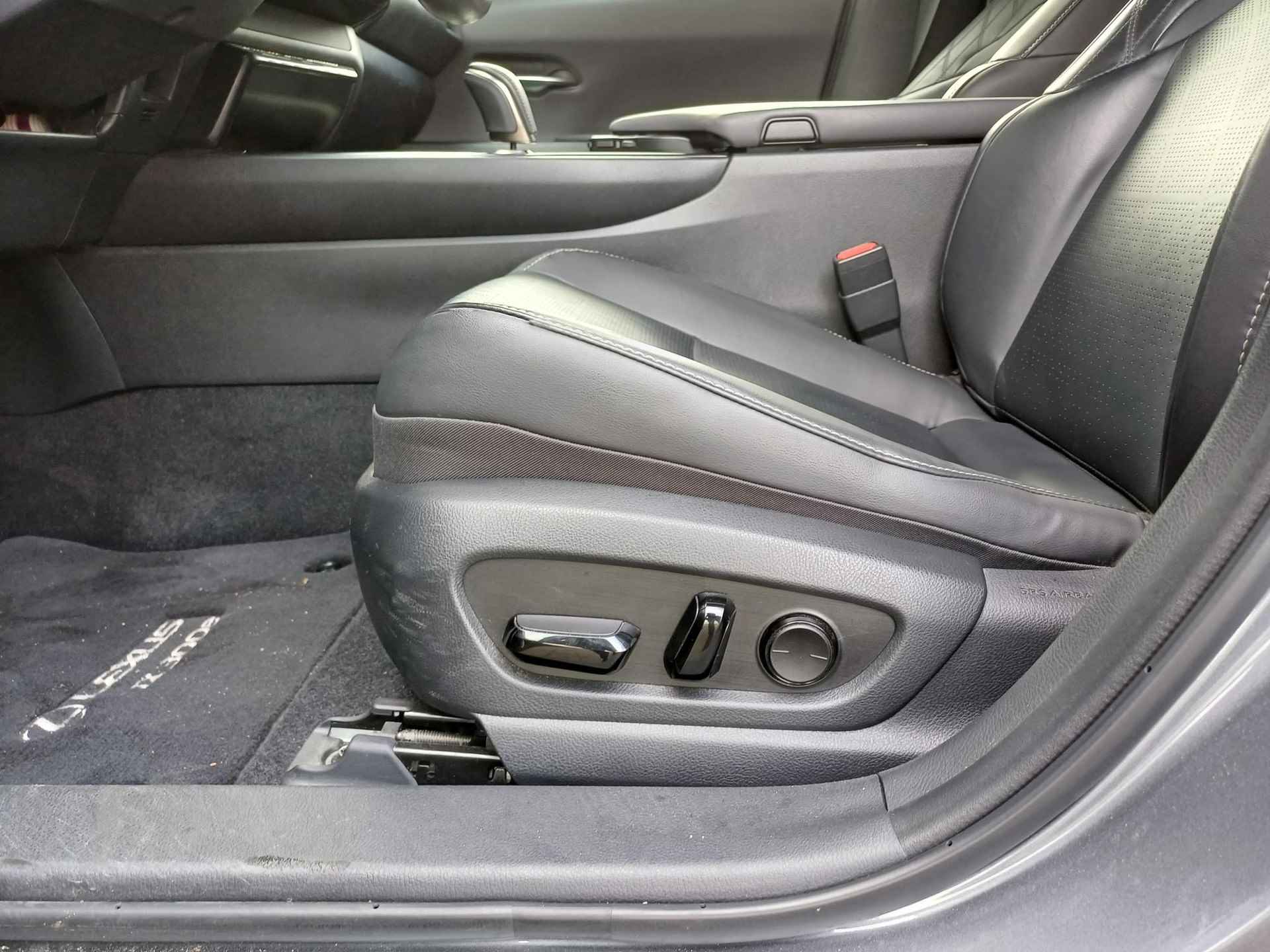 Lexus UX 300e Luxury 54 kWh 204 PK | Stoel- & stuurverwarming | Stoelkoeling | Carplay- Android Auto | Zeer compleet - 15/41