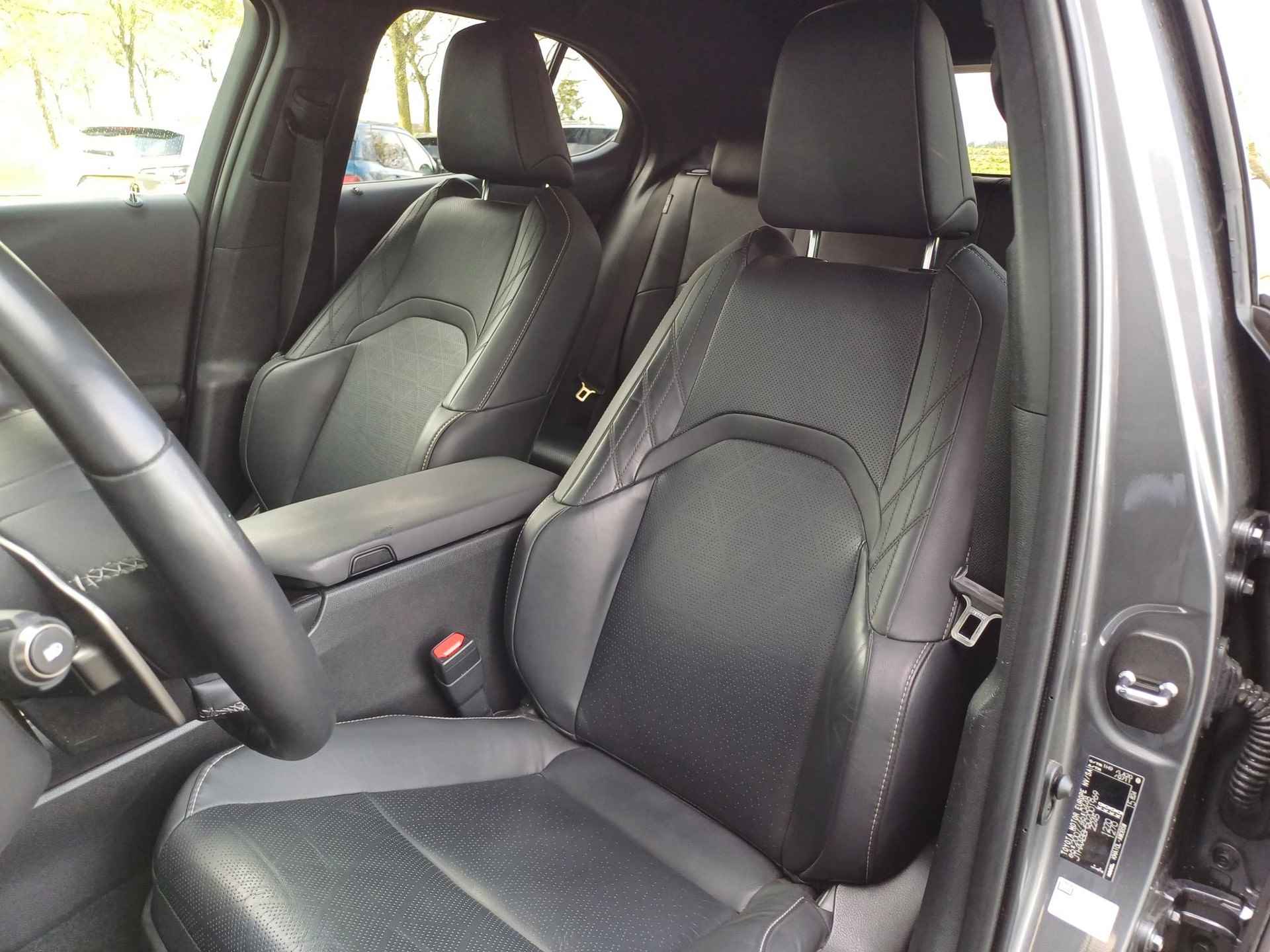 Lexus UX 300e Luxury 54 kWh 204 PK | Stoel- & stuurverwarming | Stoelkoeling | Carplay- Android Auto | Zeer compleet - 16/41