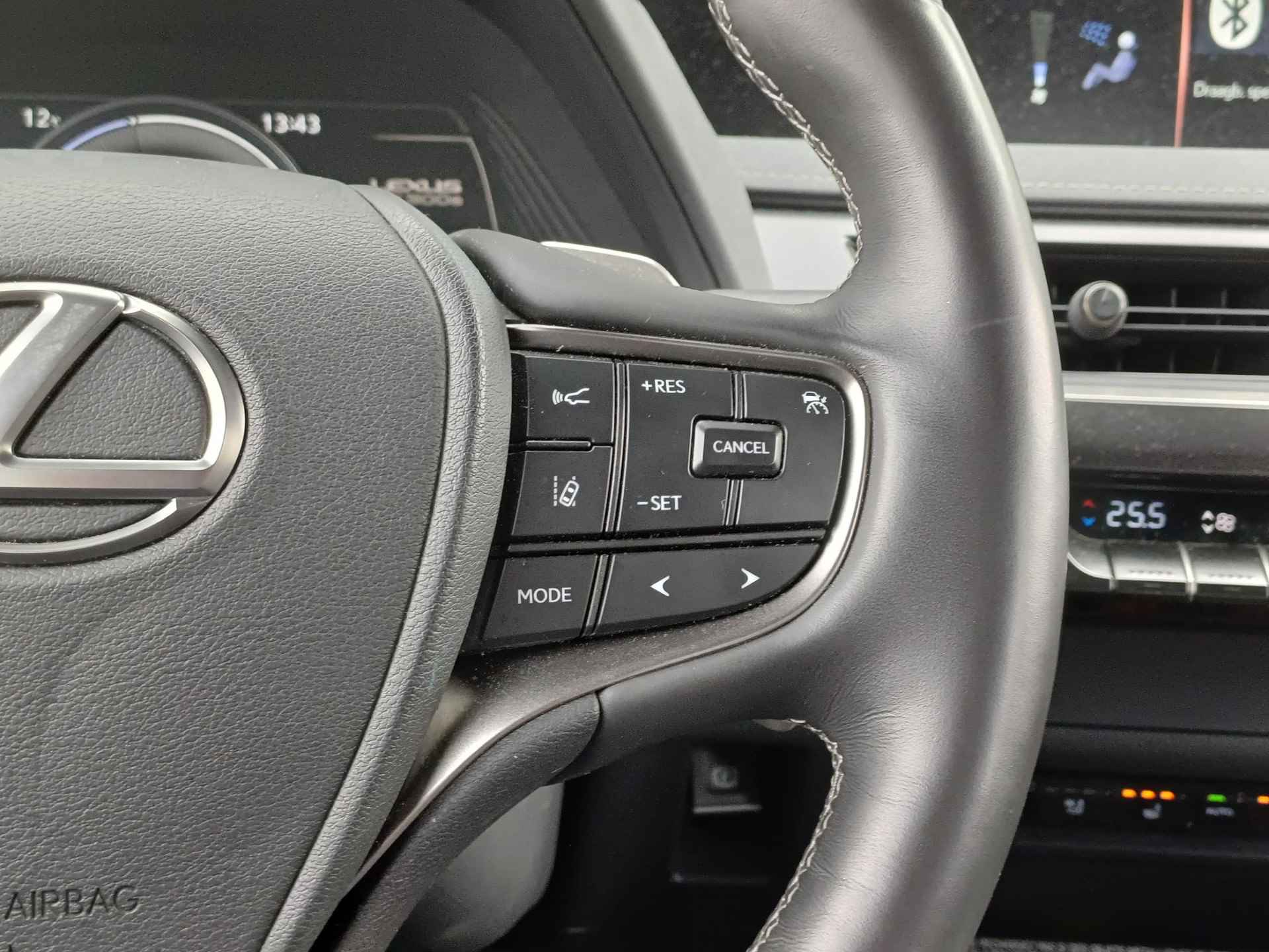 Lexus UX 300e Luxury 54 kWh 204 PK | Stoel- & stuurverwarming | Stoelkoeling | Carplay- Android Auto | Zeer compleet - 24/41