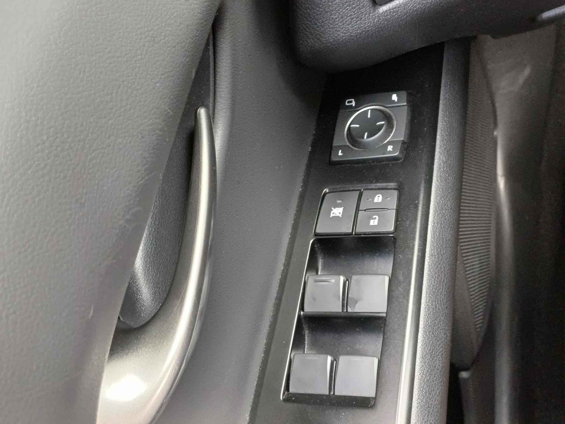 Lexus UX 300e Luxury 54 kWh 204 PK | Stoel- & stuurverwarming | Stoelkoeling | Carplay- Android Auto | Zeer compleet - 35/41
