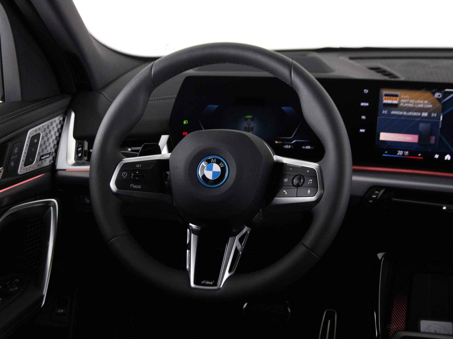 BMW iX2 eDrive20 67kWh M-Sport Pro - 3/26