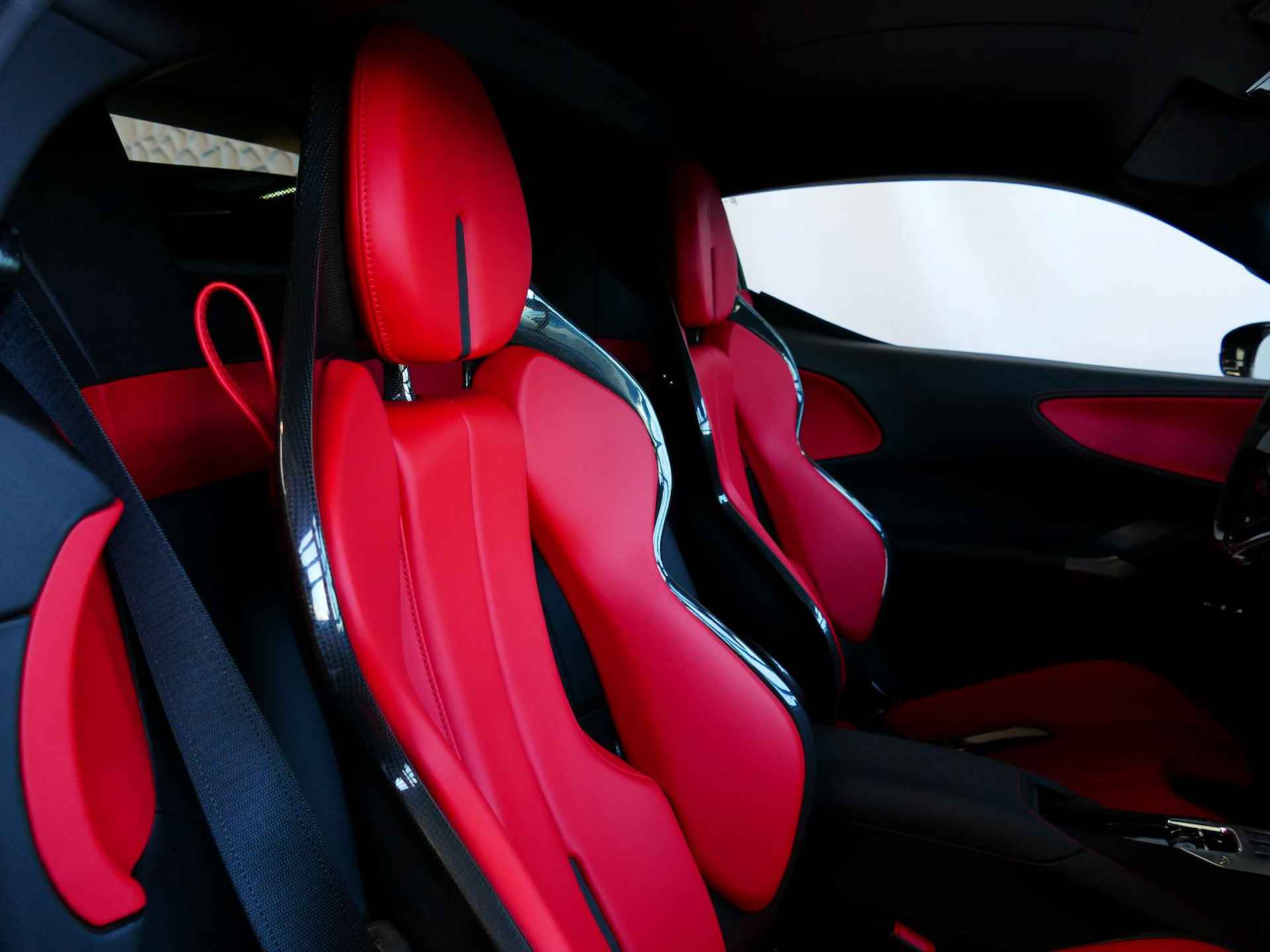 Ferrari SF90 Stradale 4.0 V8 1000 PK PHEV CARBON SEATS/STUUR LIFT CARPLAY AFS CAMERA - 29/72