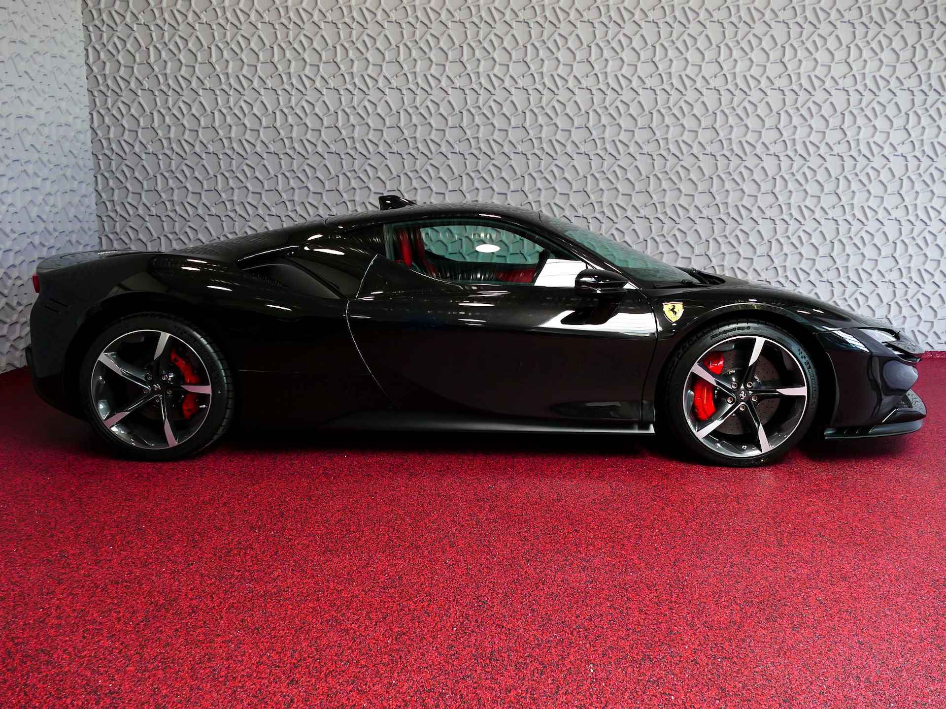 Ferrari SF90 Stradale 4.0 V8 1000 PK PHEV CARBON SEATS/STUUR LIFT CARPLAY AFS CAMERA - 54/72