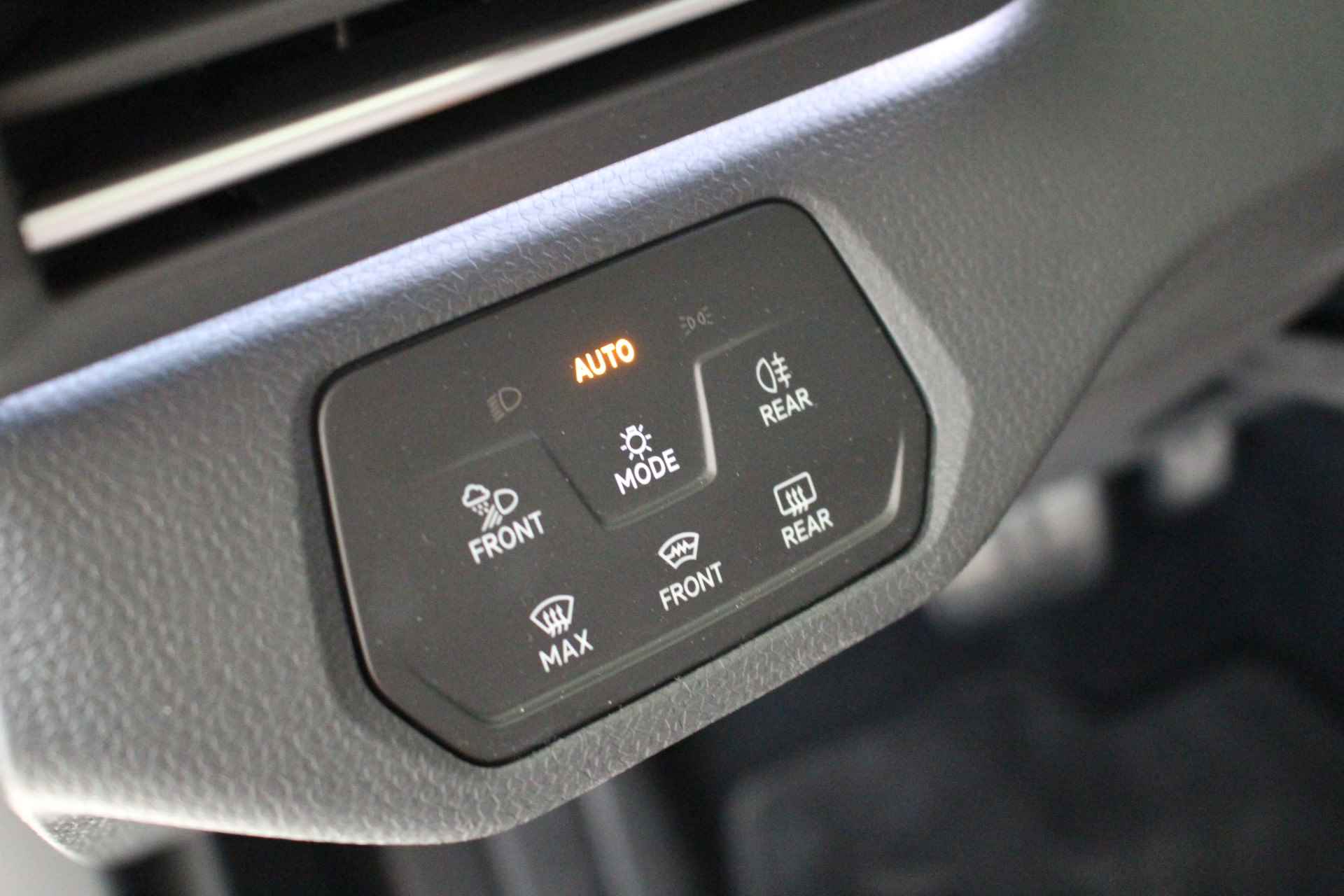 Volkswagen ID.4 1st MAX 77 kWh 204PK 8% Bijtelling Panoramadak | IQ-Light | Head Up Display  | 360 Camera | Warmtepomp | Side Assist . - 6/34