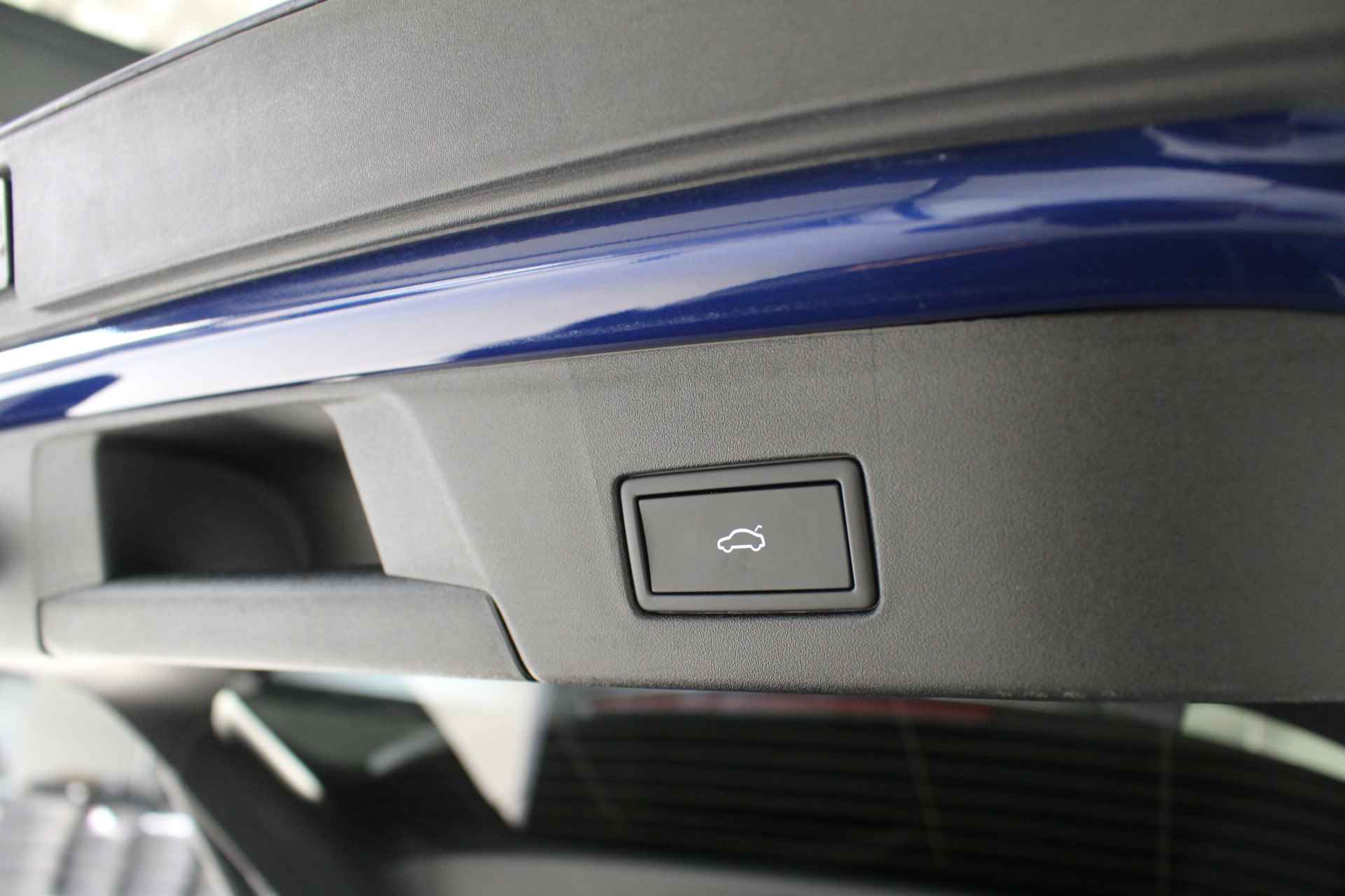 Volkswagen ID.4 1st MAX 77 kWh 204PK 8% Bijtelling Panoramadak | IQ-Light | Head Up Display  | 360 Camera | Warmtepomp | Side Assist . - 12/34